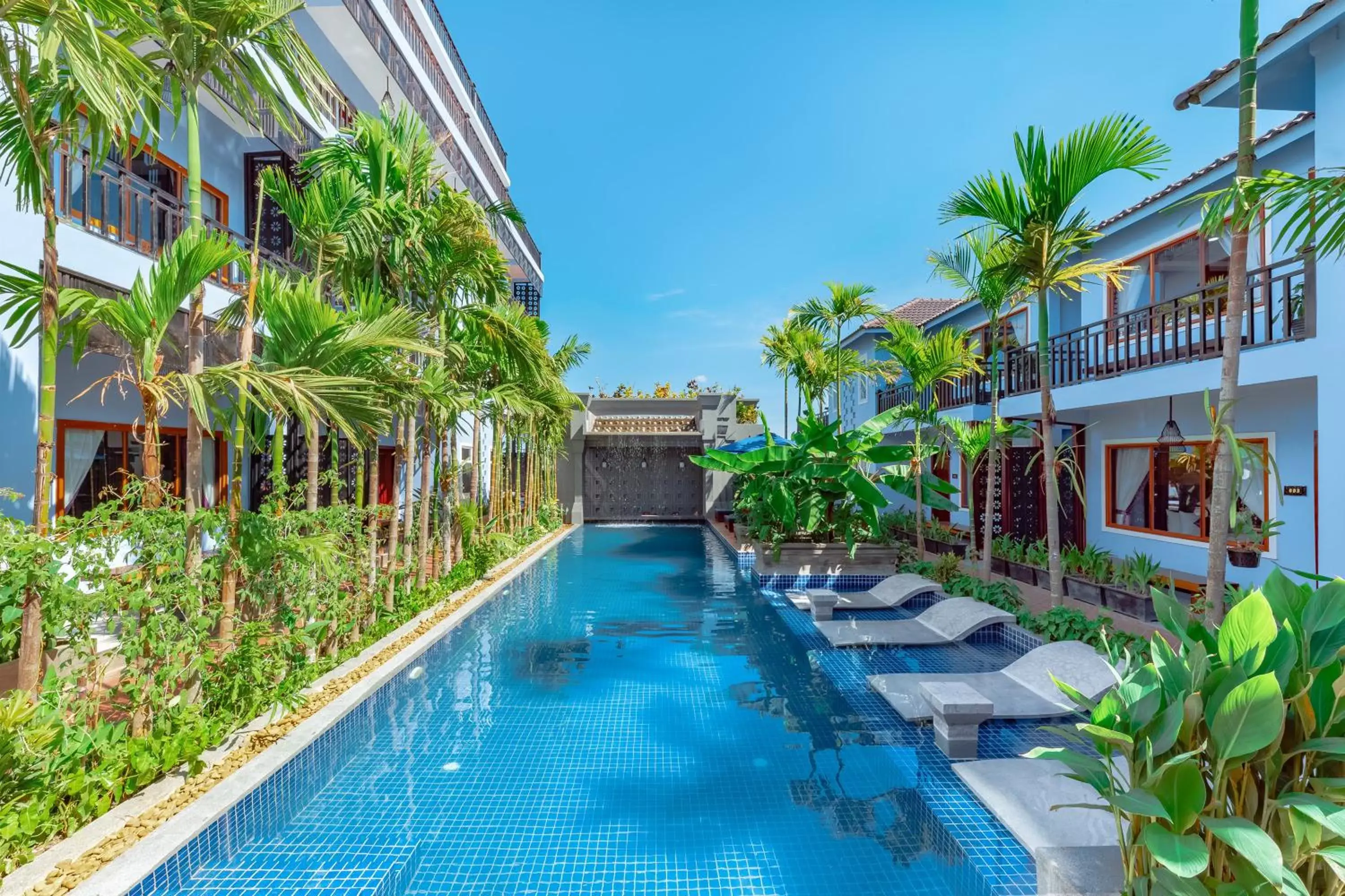 Swimming pool in Cheata Residence