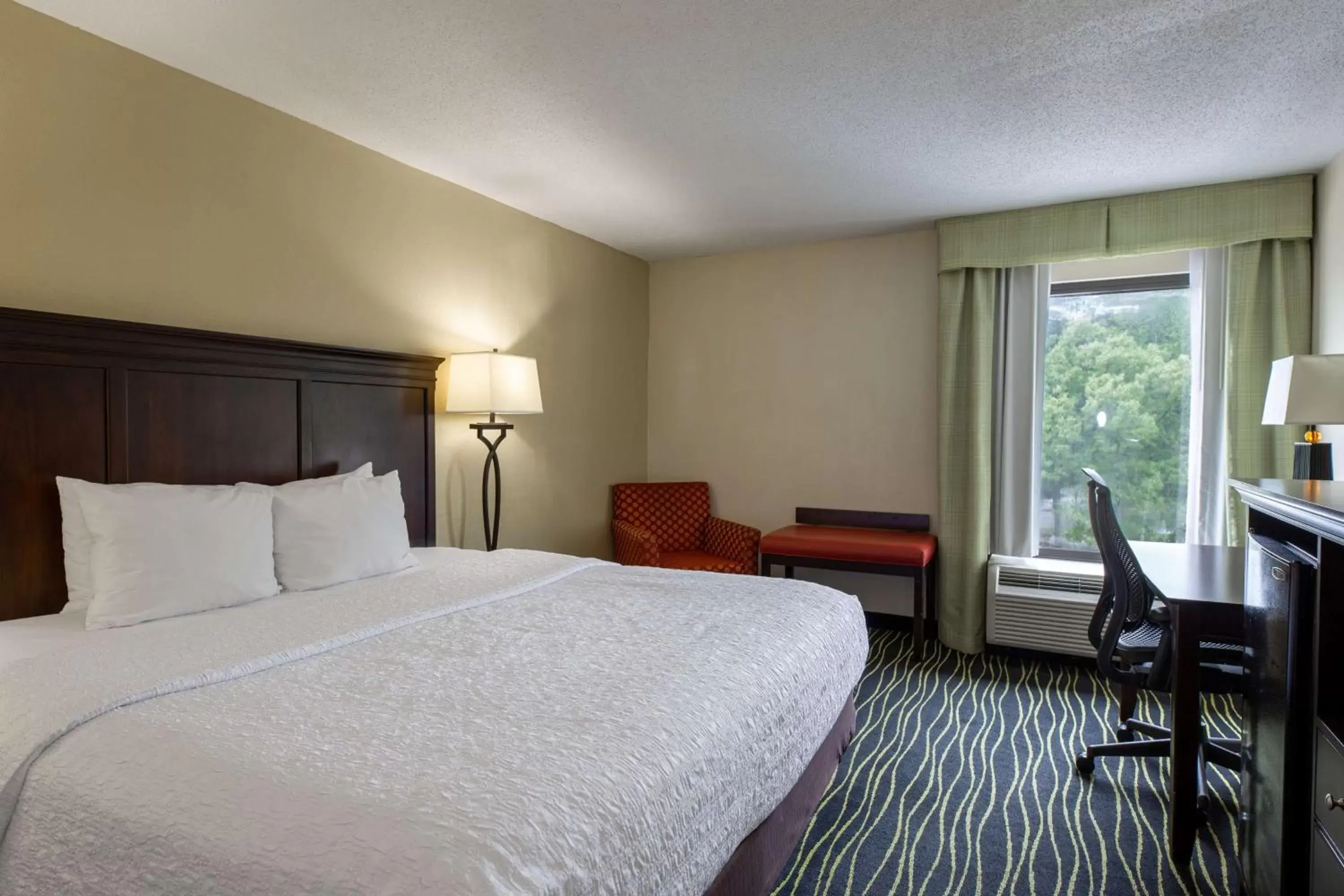 Bed in Hampton Inn Columbia I-26/Harbison Blvd