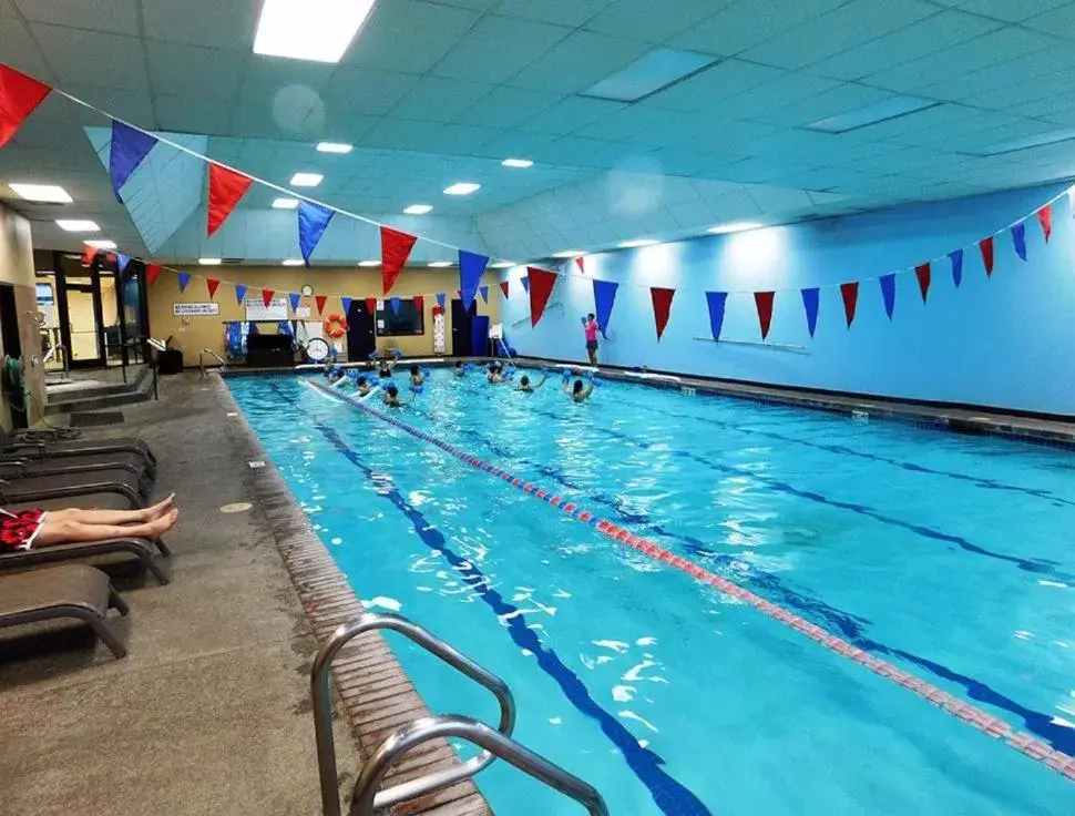 Sauna, Swimming Pool in Turning Leaf Townhome Suites