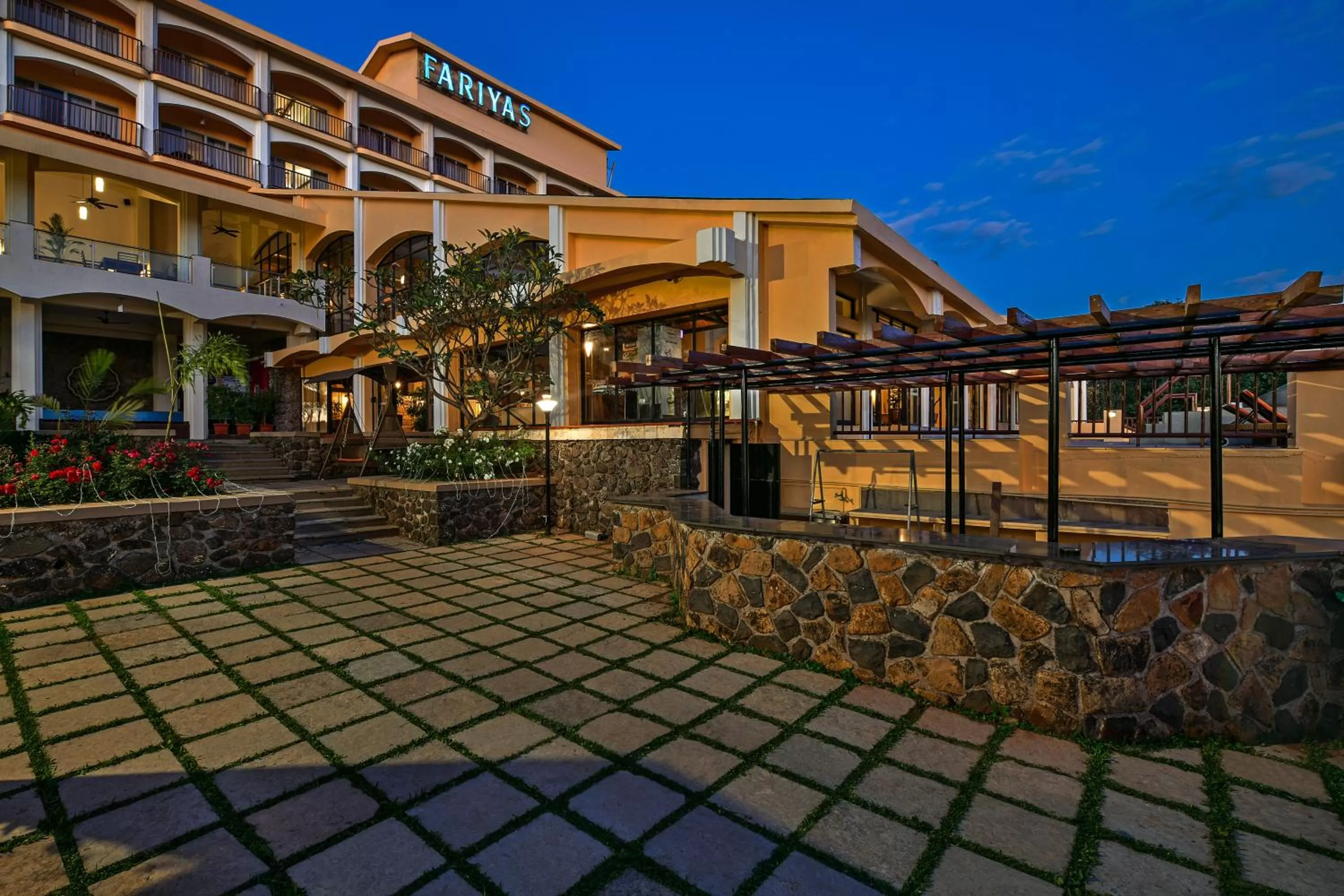 Facade/entrance in Fariyas Resort Lonavala