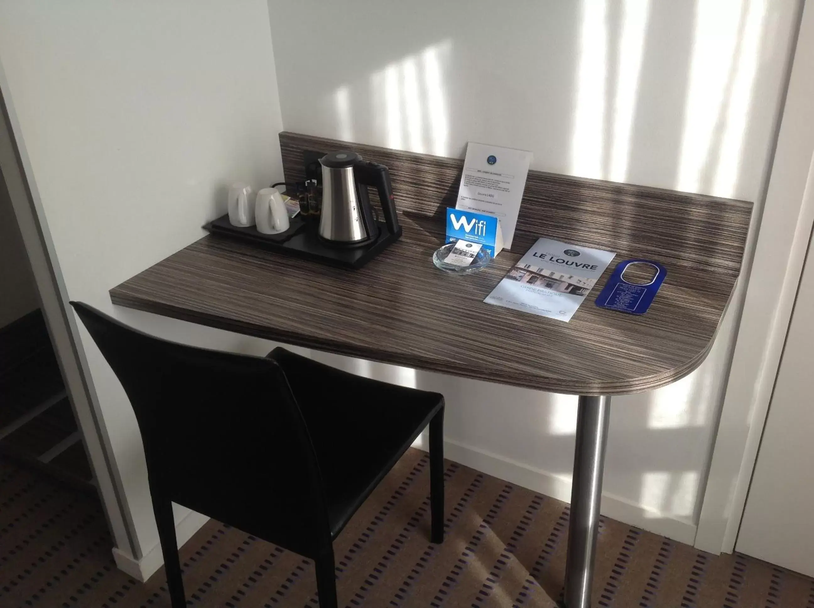 Coffee/tea facilities in Hotel du Louvre