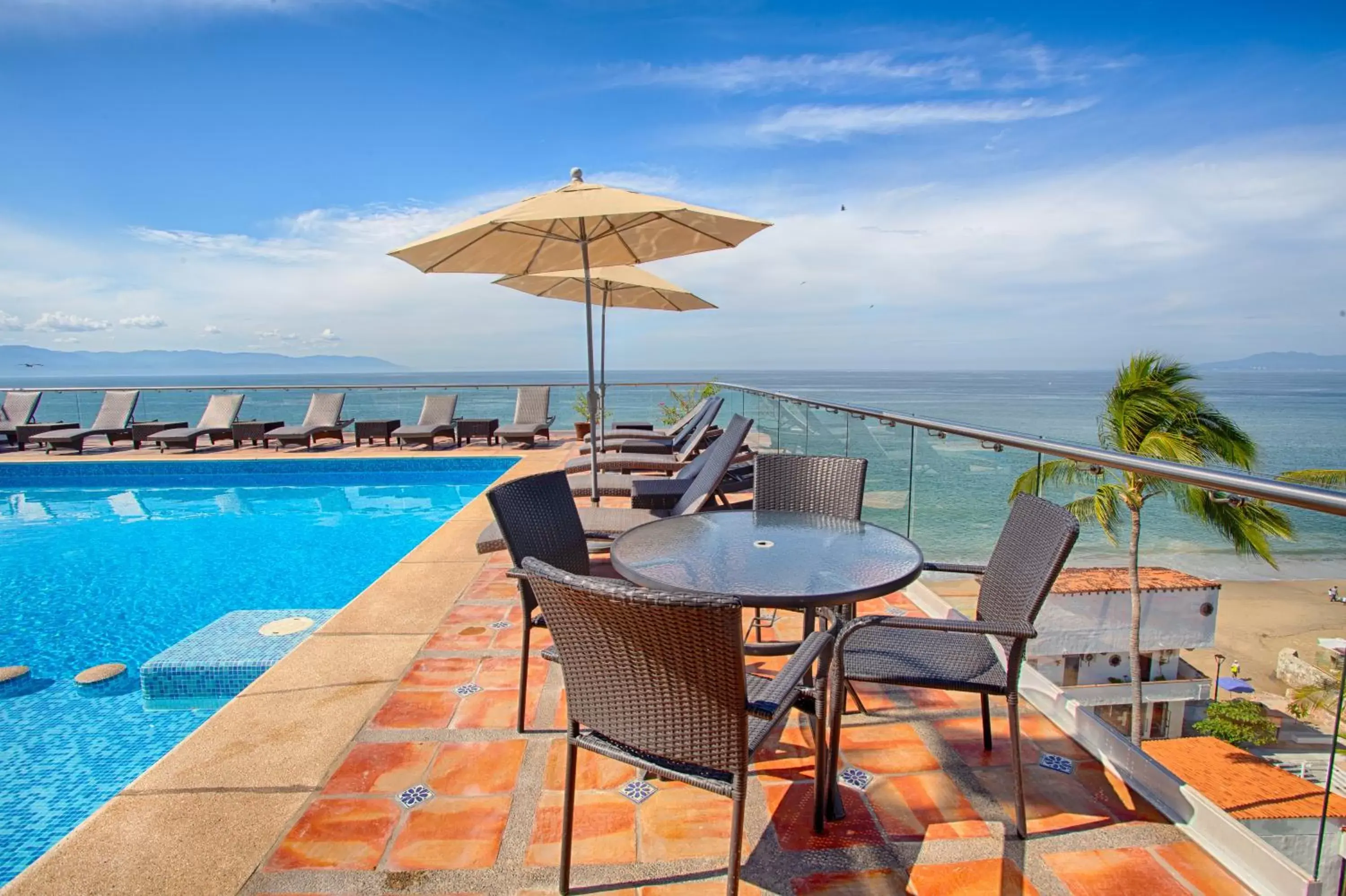 Swimming Pool in The Paramar Beachfront Boutique Hotel With Breakfast Included - Downtown Malecon