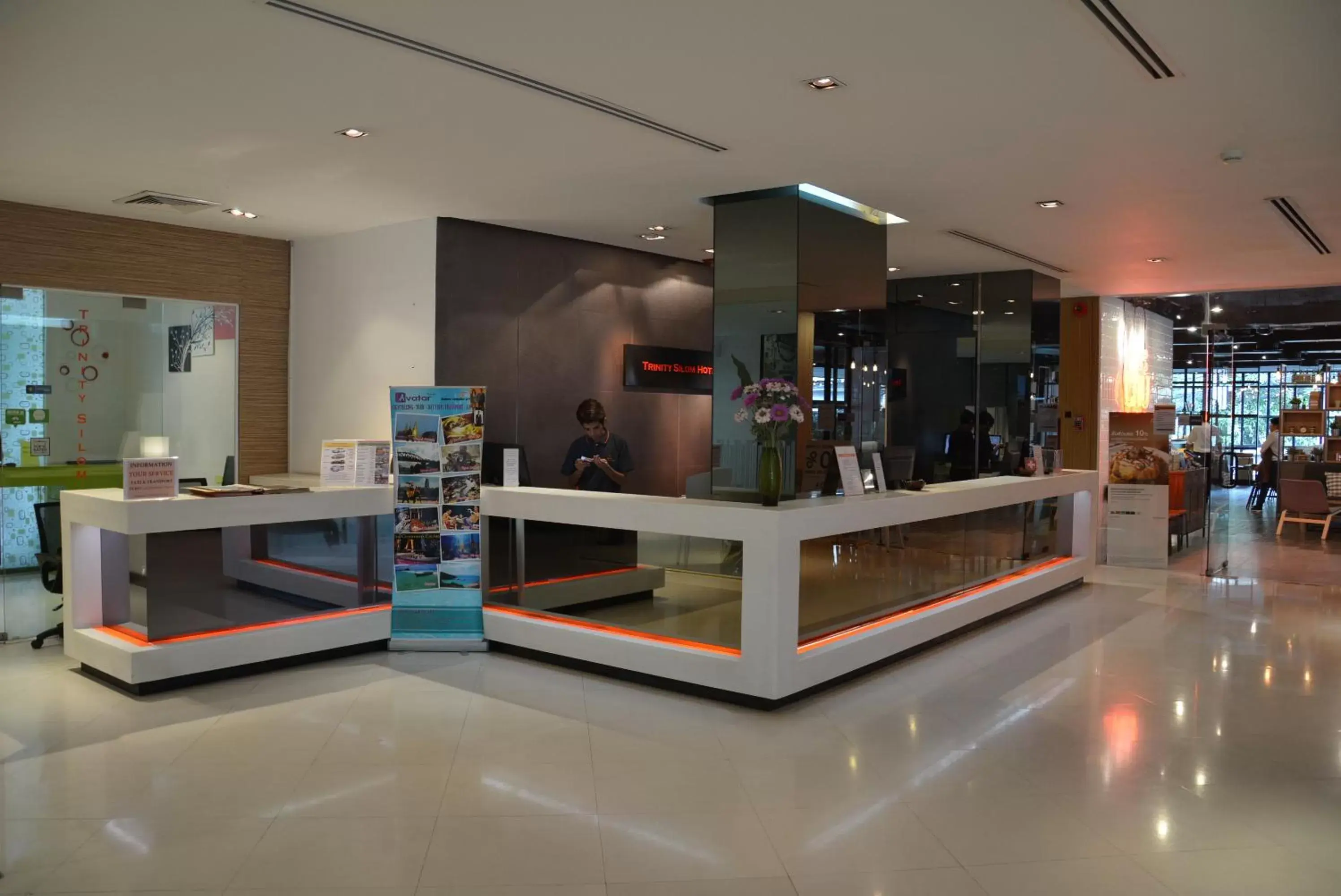 Lobby or reception, Lounge/Bar in Trinity Silom Hotel