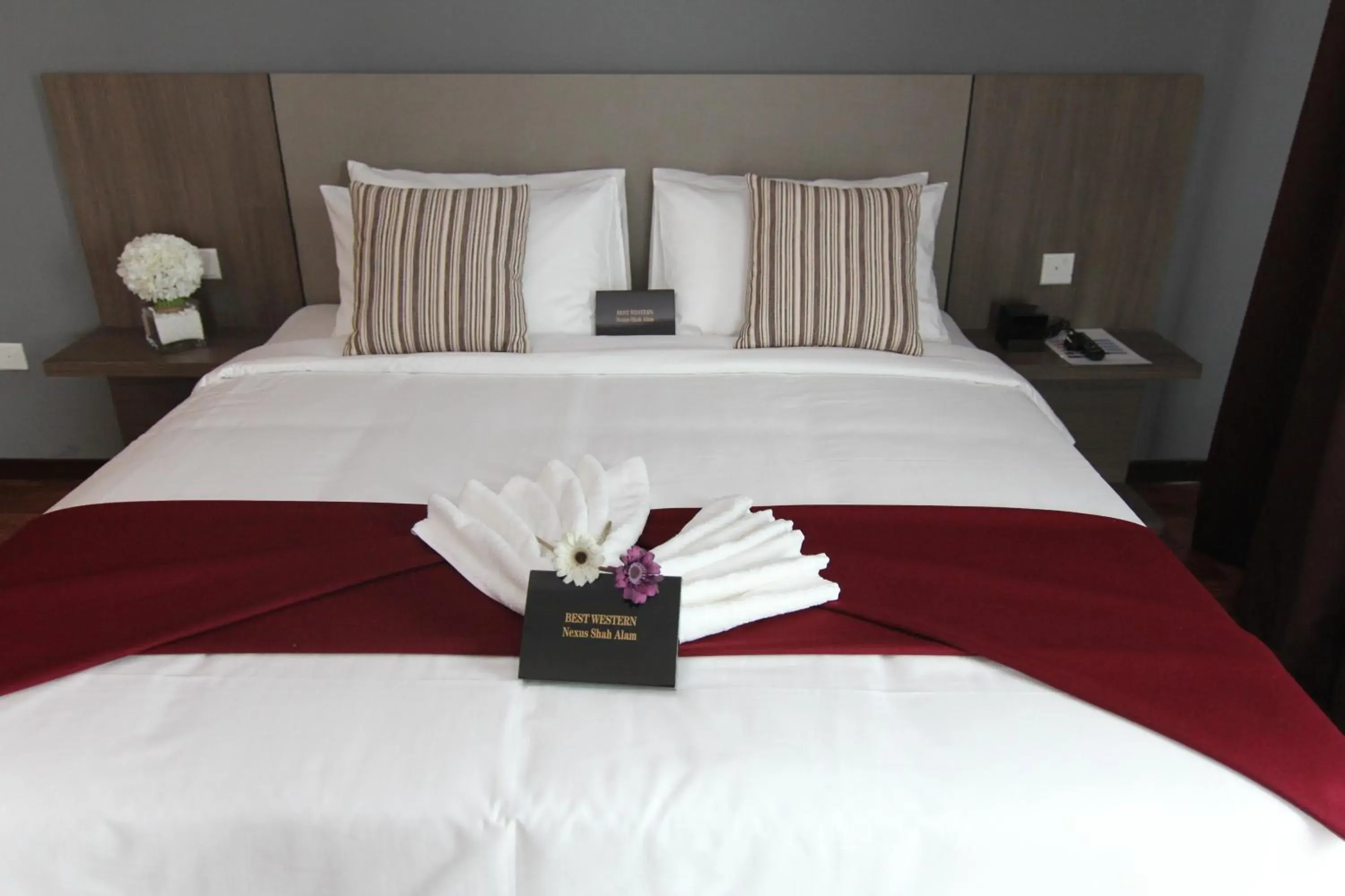 Bedroom, Bed in Nexus Business Suite Hotel