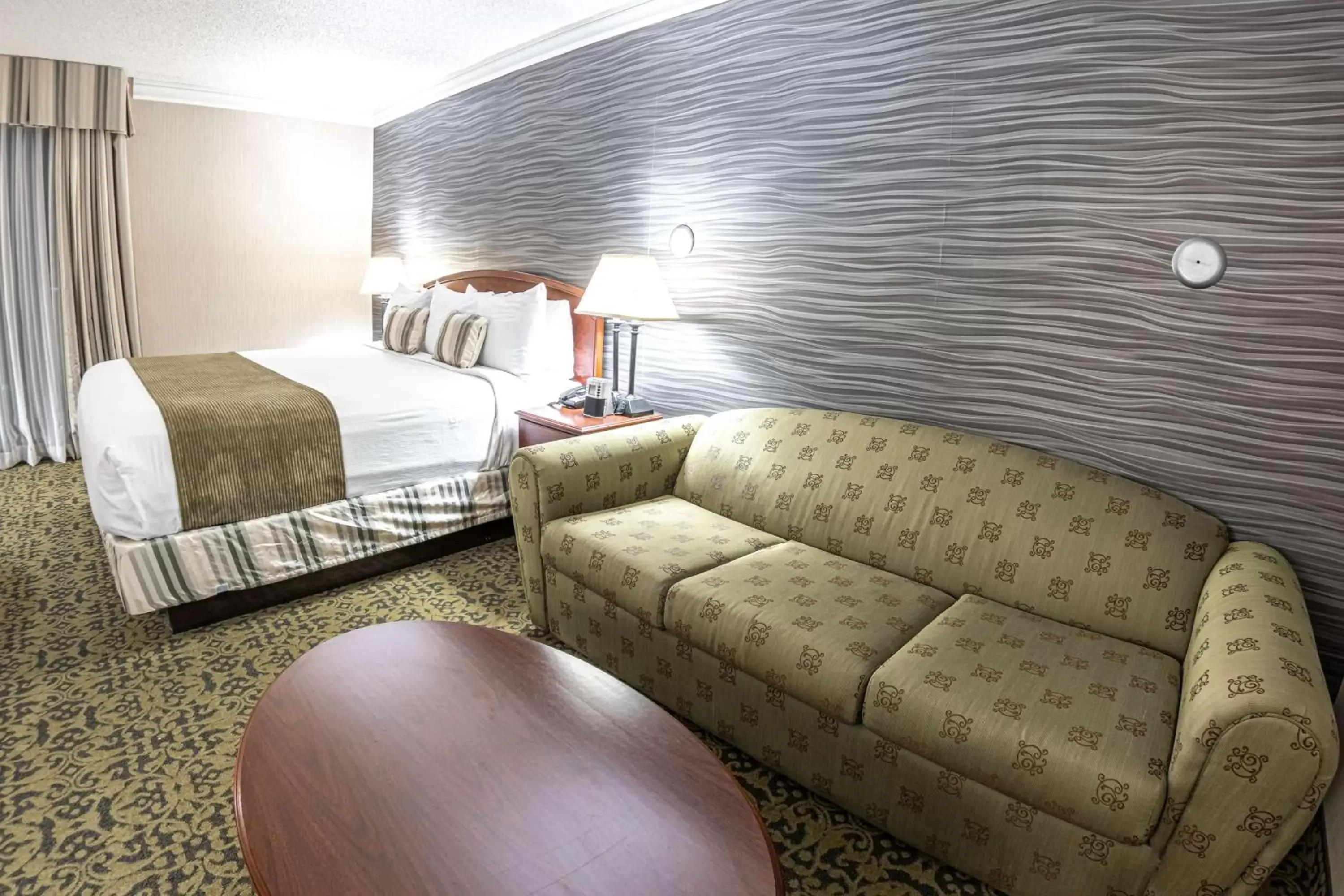 Bedroom, Bed in Salt Lake Plaza Hotel SureStay Collection by Best Western