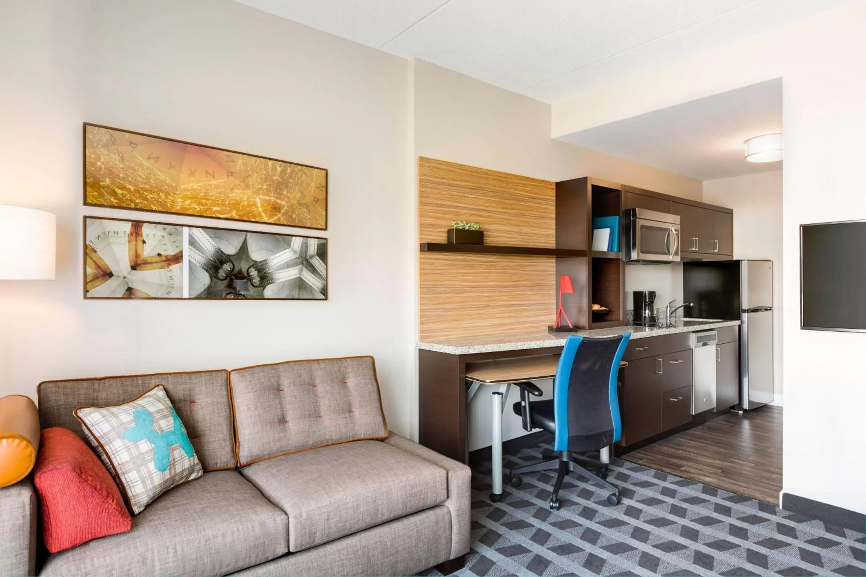 Photo of the whole room, Seating Area in TownePlace Suites by Marriott Toronto Oakville