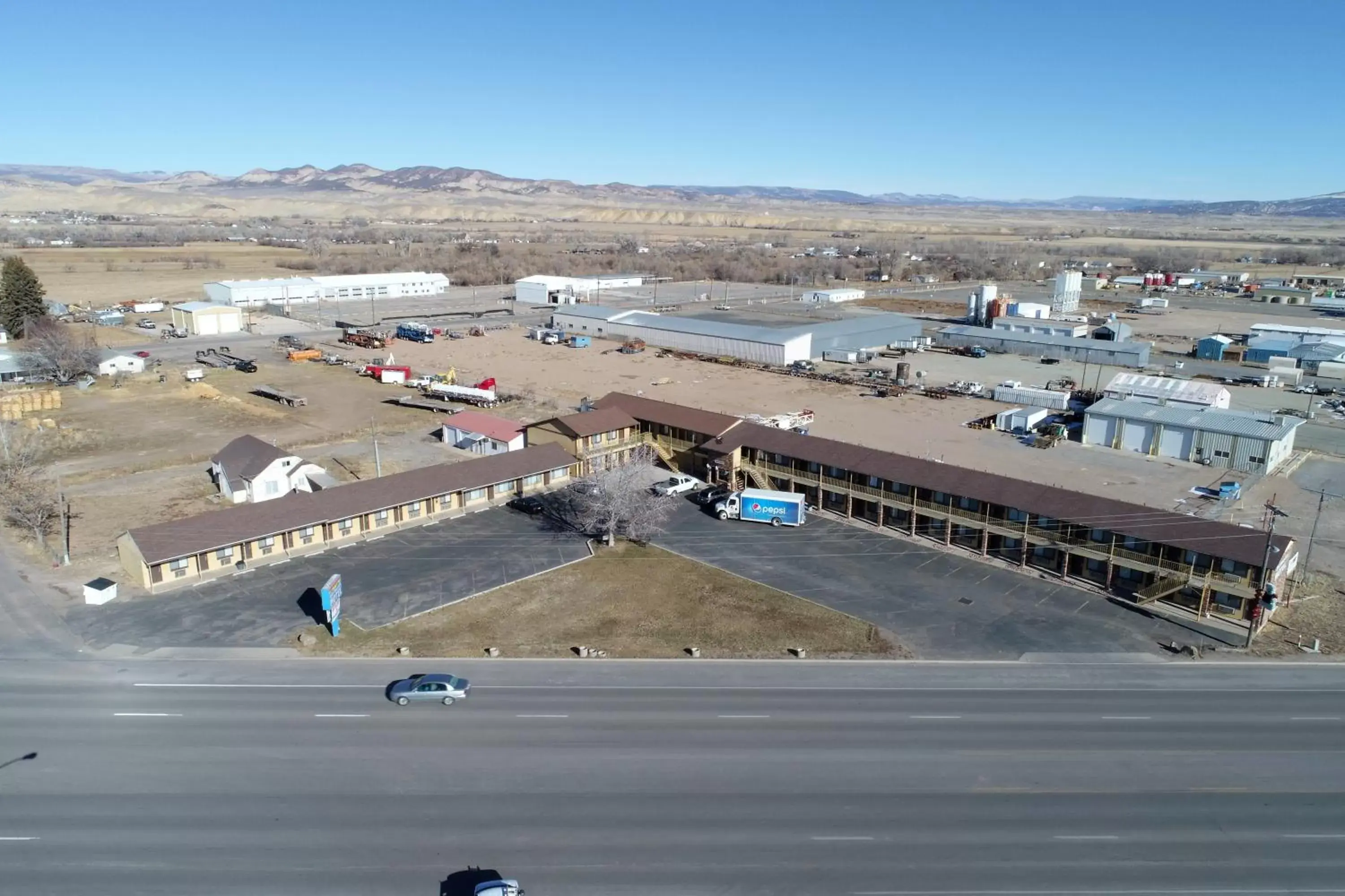 Bird's eye view, Bird's-eye View in Split Mountain Motel