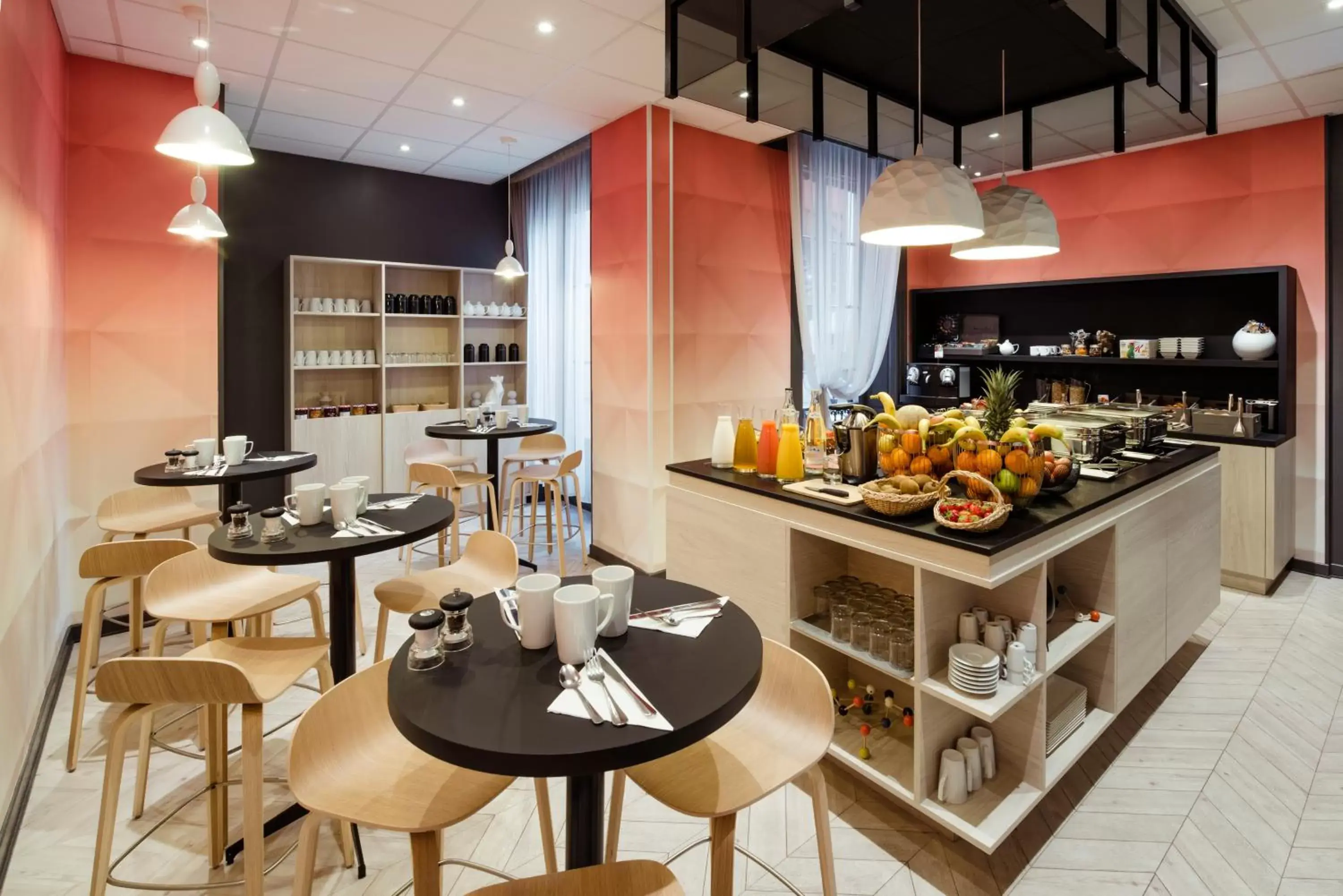 Buffet breakfast, Restaurant/Places to Eat in Mercure Lyon Centre Beaux-Arts