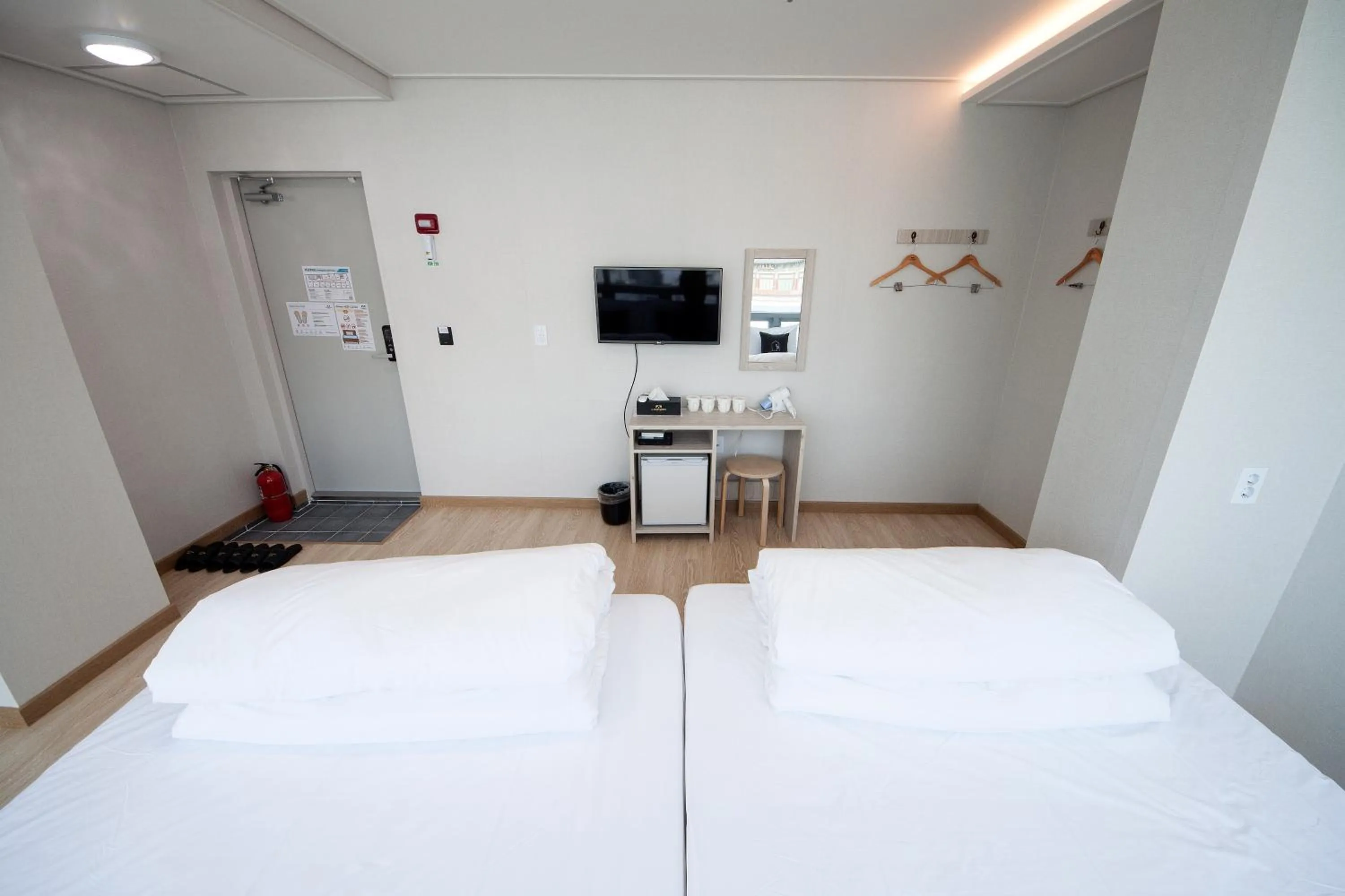 Bedroom, Bed in K-Guesthouse Premium Nampo 1