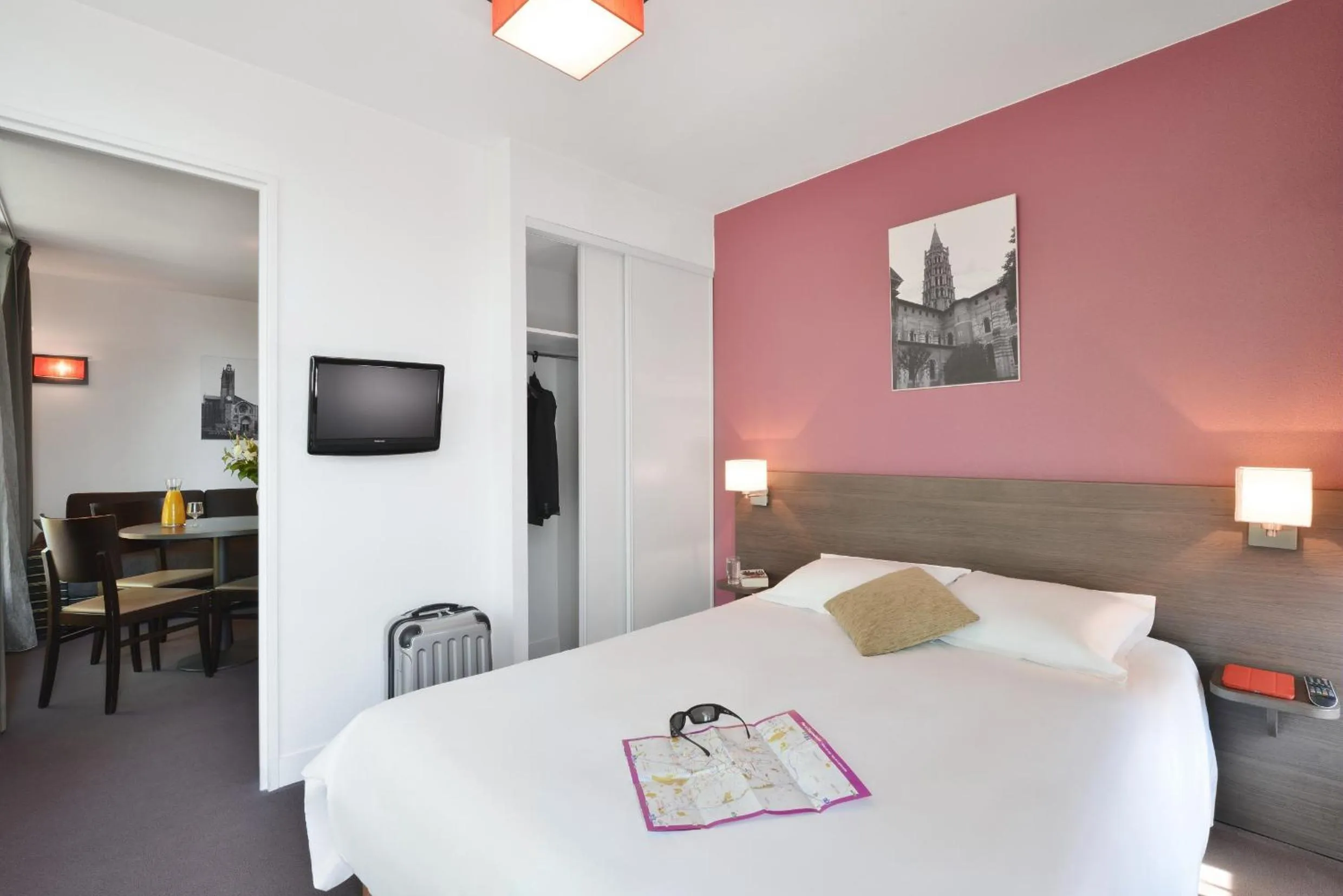 TV and multimedia, Bed in Aparthotel Adagio Access Toulouse St Cyprien
