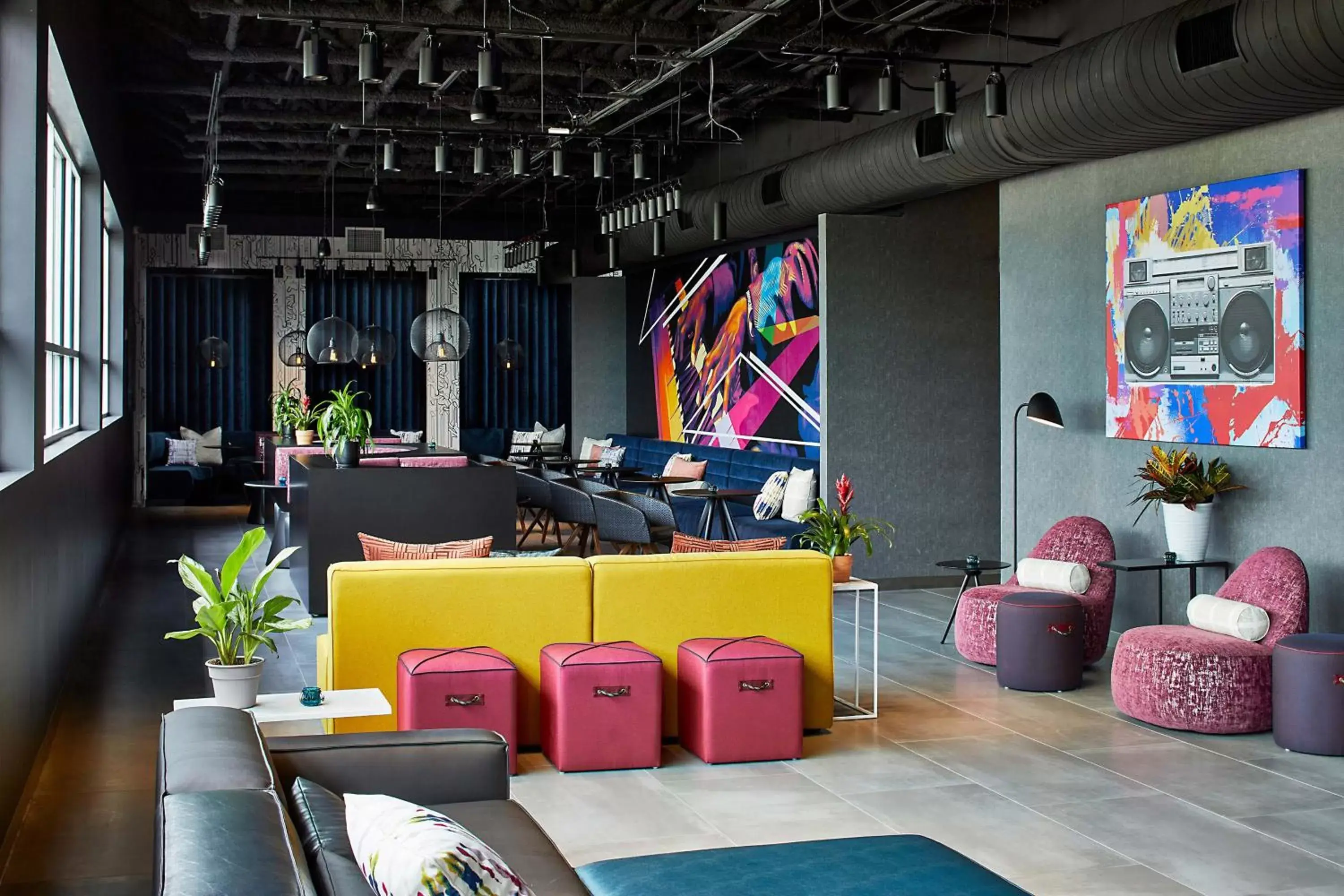 Lounge or bar in Aloft Chattanooga Hamilton Place