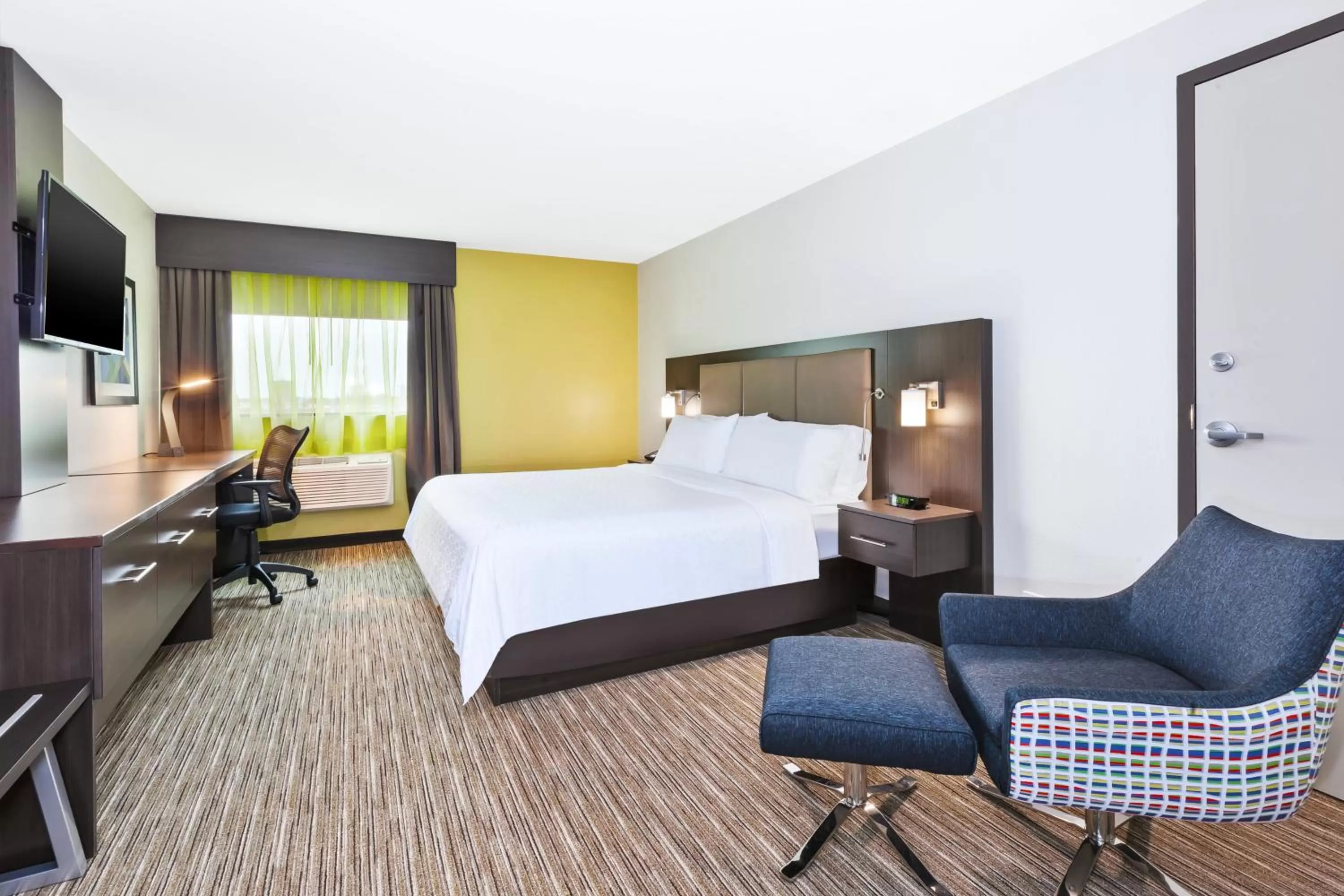 Photo of the whole room, Bed in Holiday Inn Express Winnipeg Airport - Polo Park by IHG