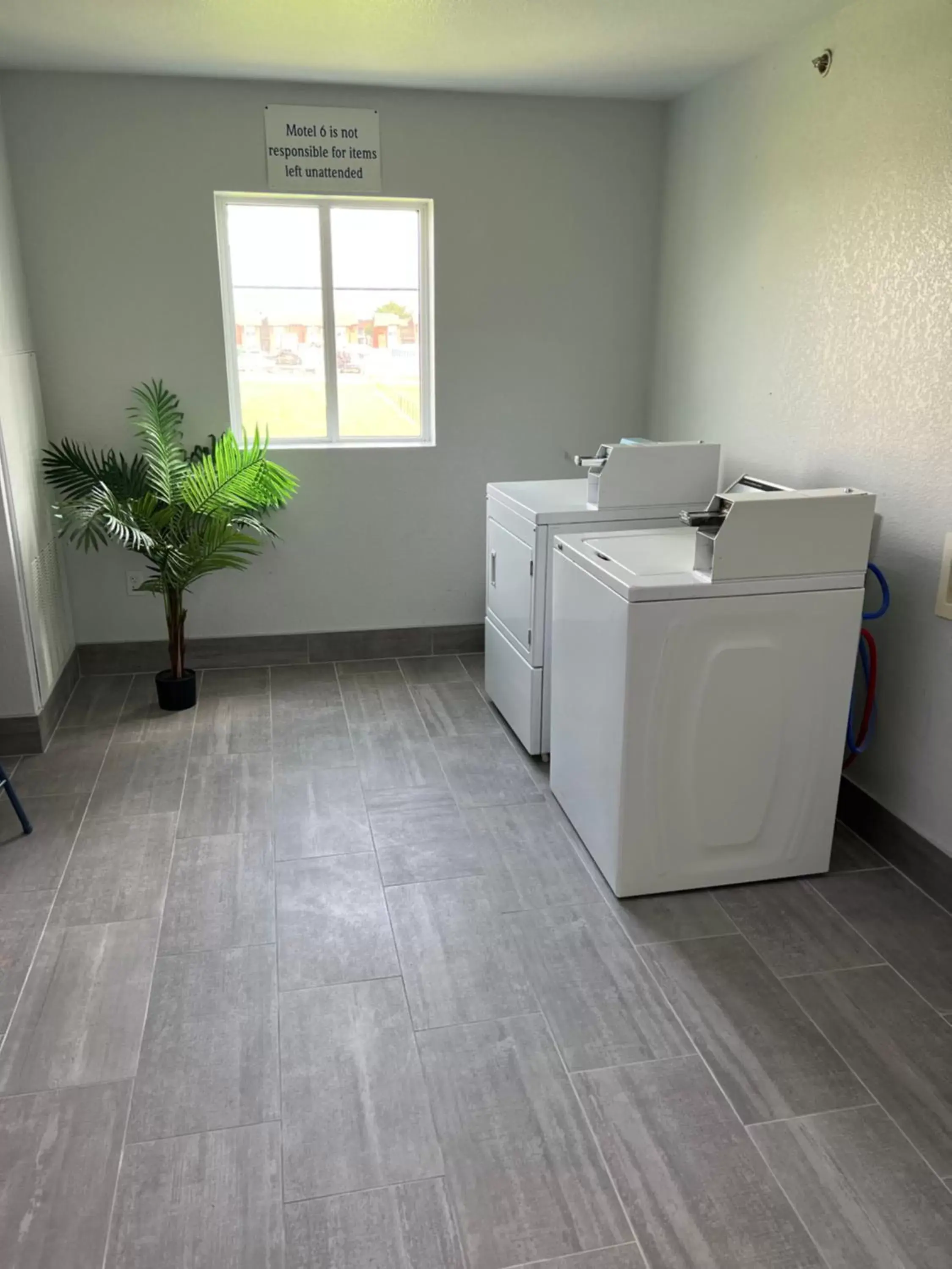 Kitchen/Kitchenette in Motel 6-El Reno, OK