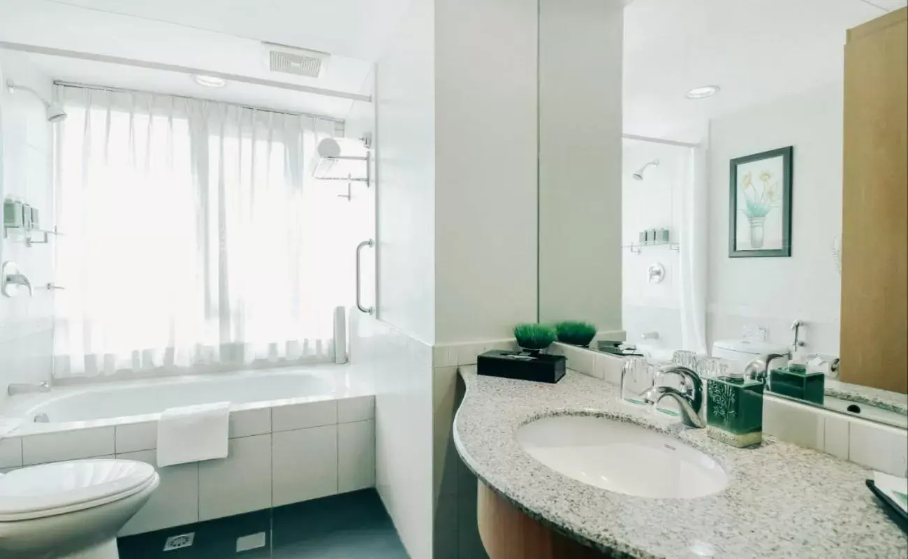 Bathroom in Greenhills Elan Hotel Modern