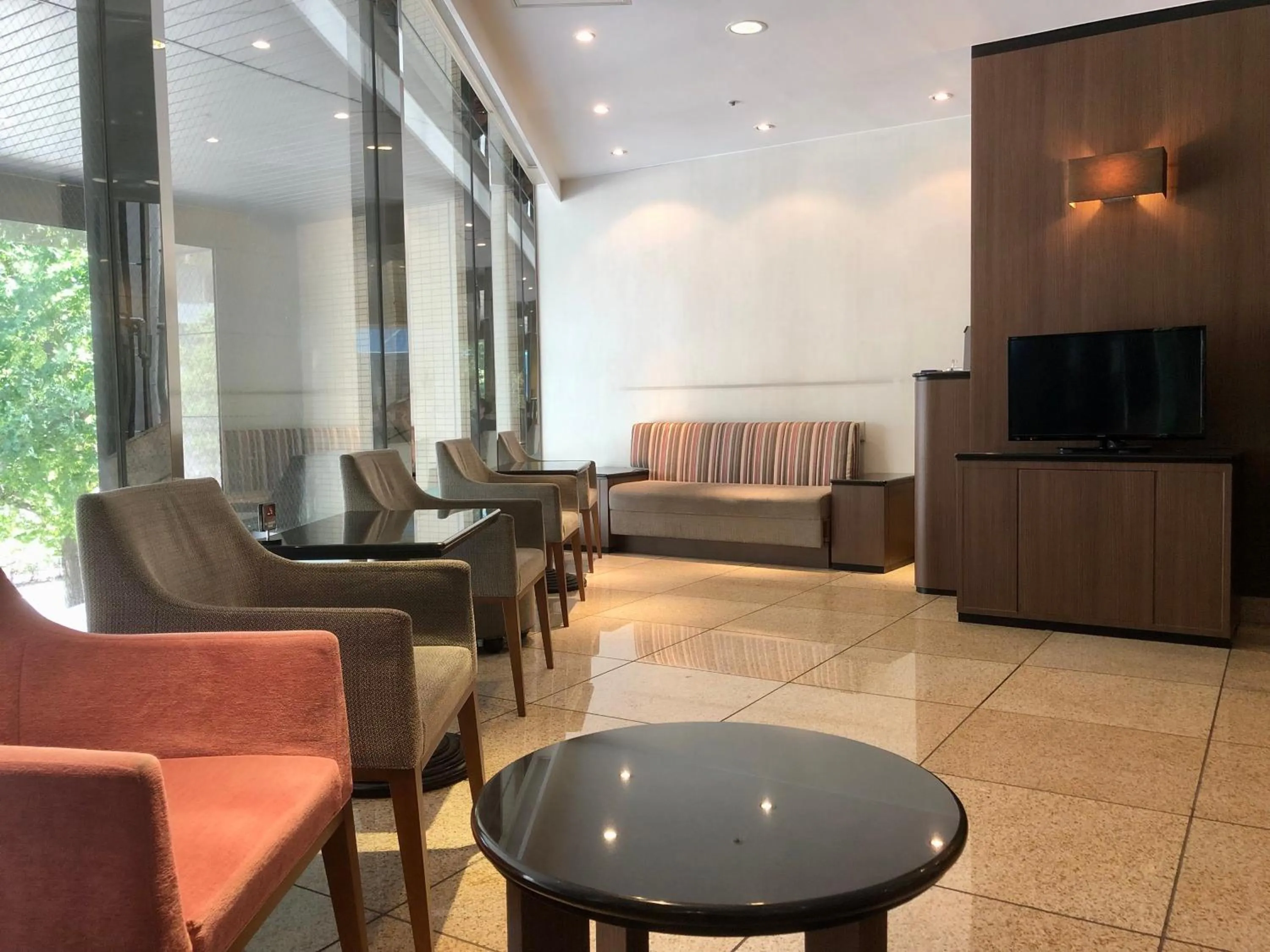 Communal lounge/ TV room in Keio Presso Inn Shinjuku