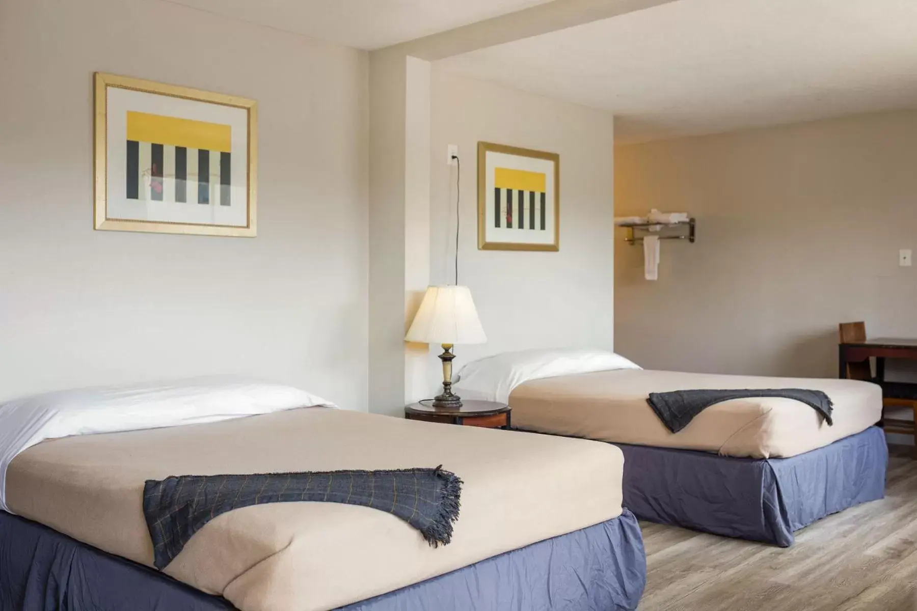 Bed in Merit Inn and Suites