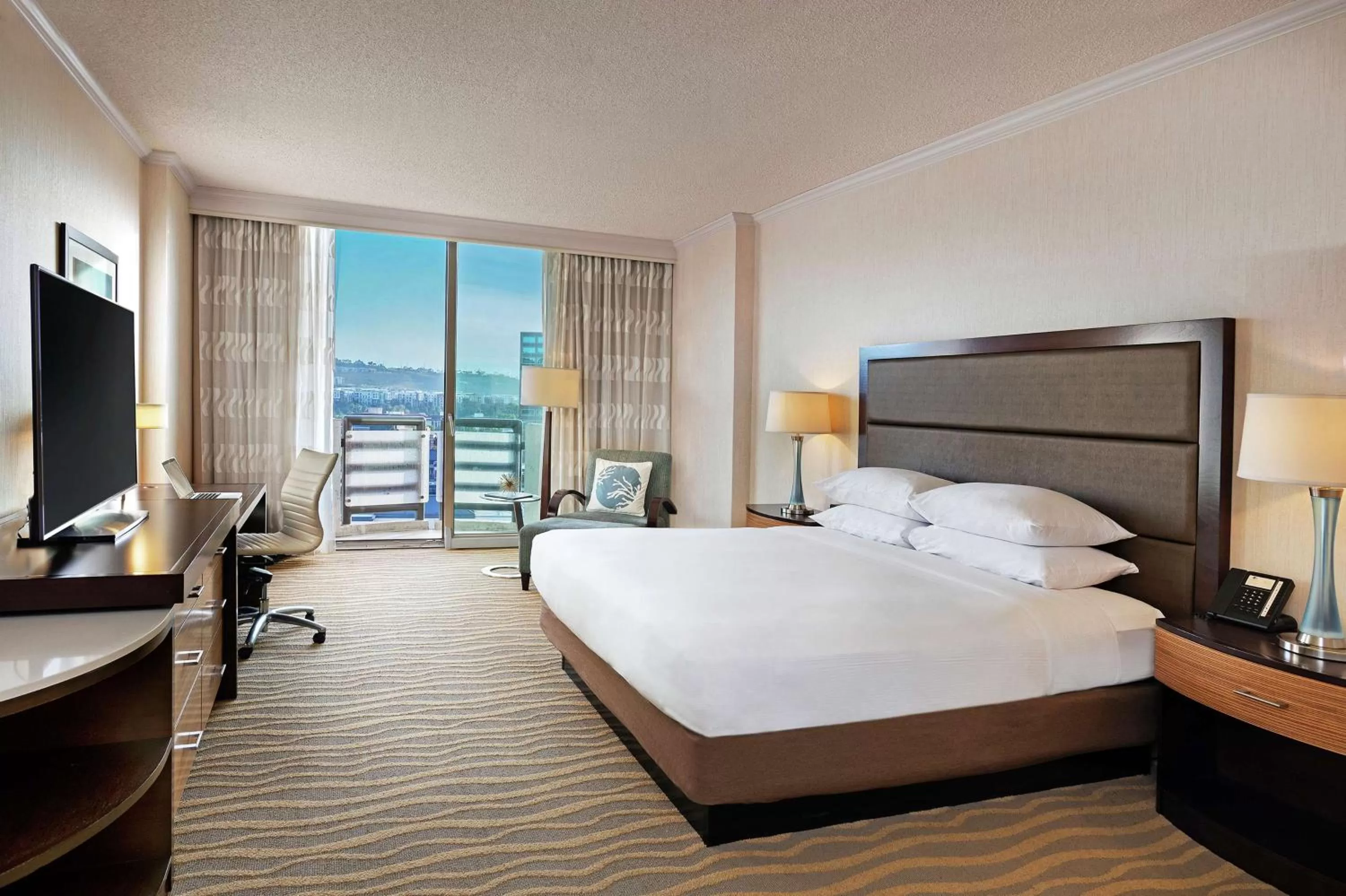 Bedroom, Bed in DoubleTree by Hilton San Diego-Mission Valley