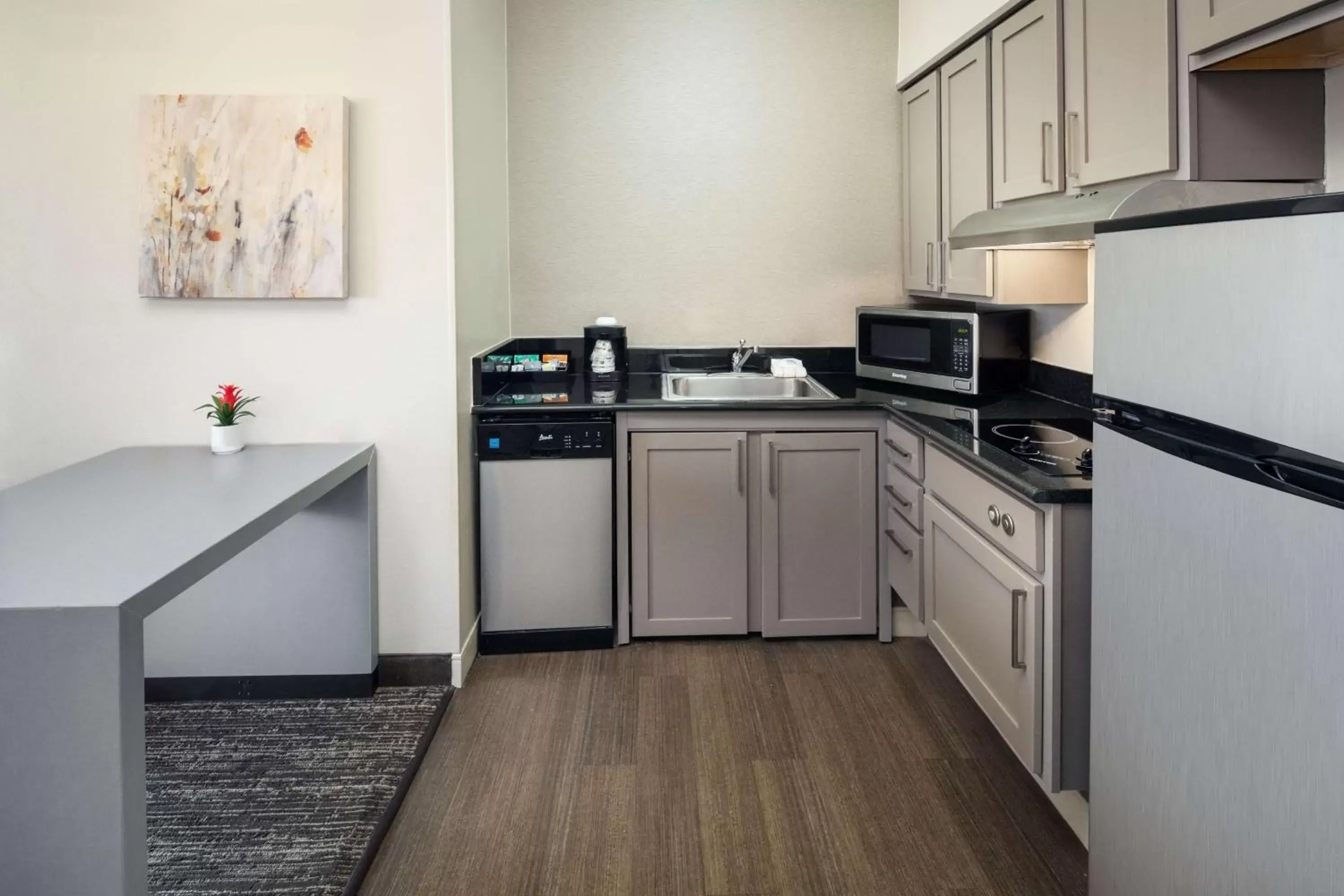 Kitchen or kitchenette, Kitchen/Kitchenette in Homewood Suites by Hilton Columbus-Dublin