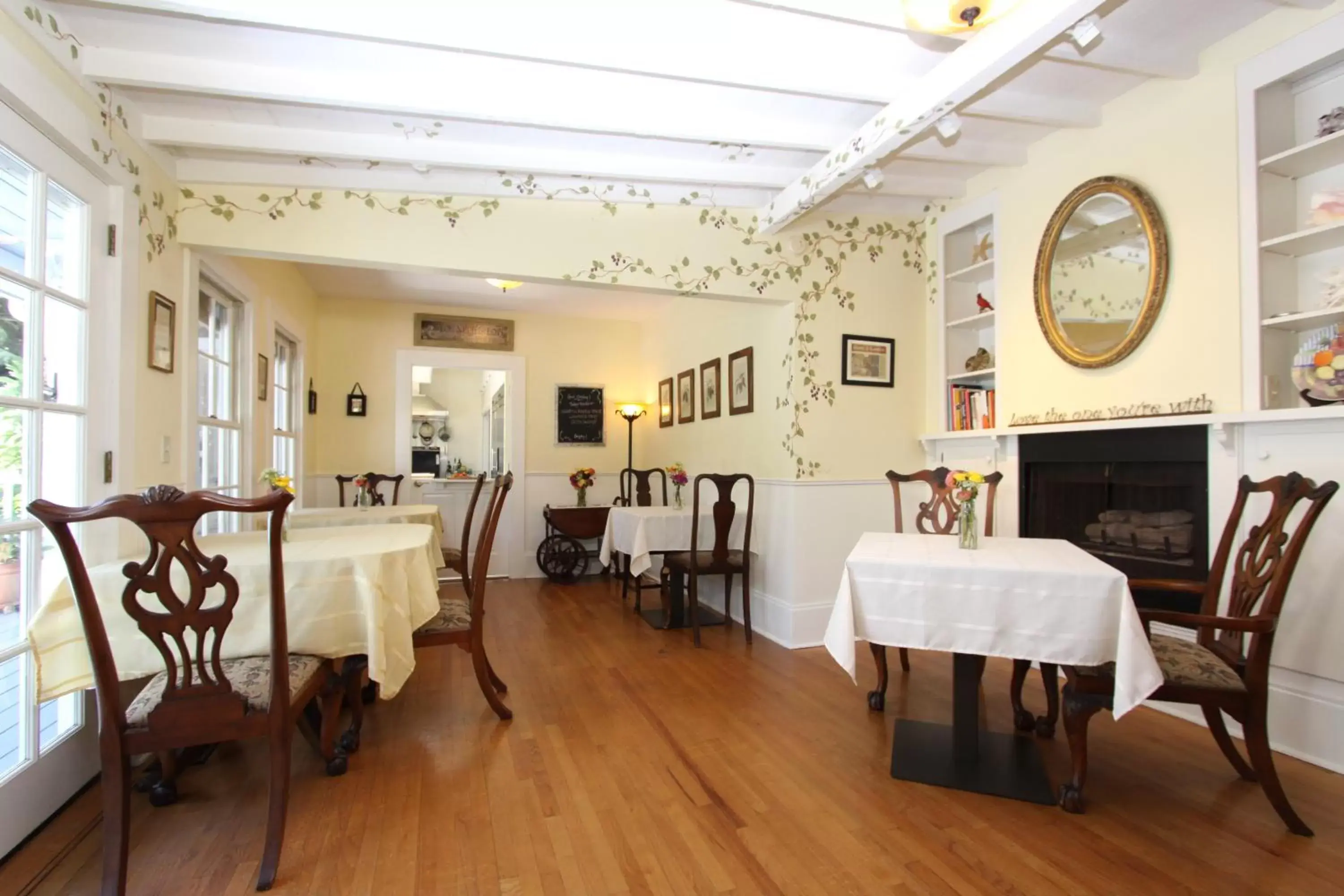 Dining area, Restaurant/Places to Eat in Olallieberry Inn Bed and Breakfast