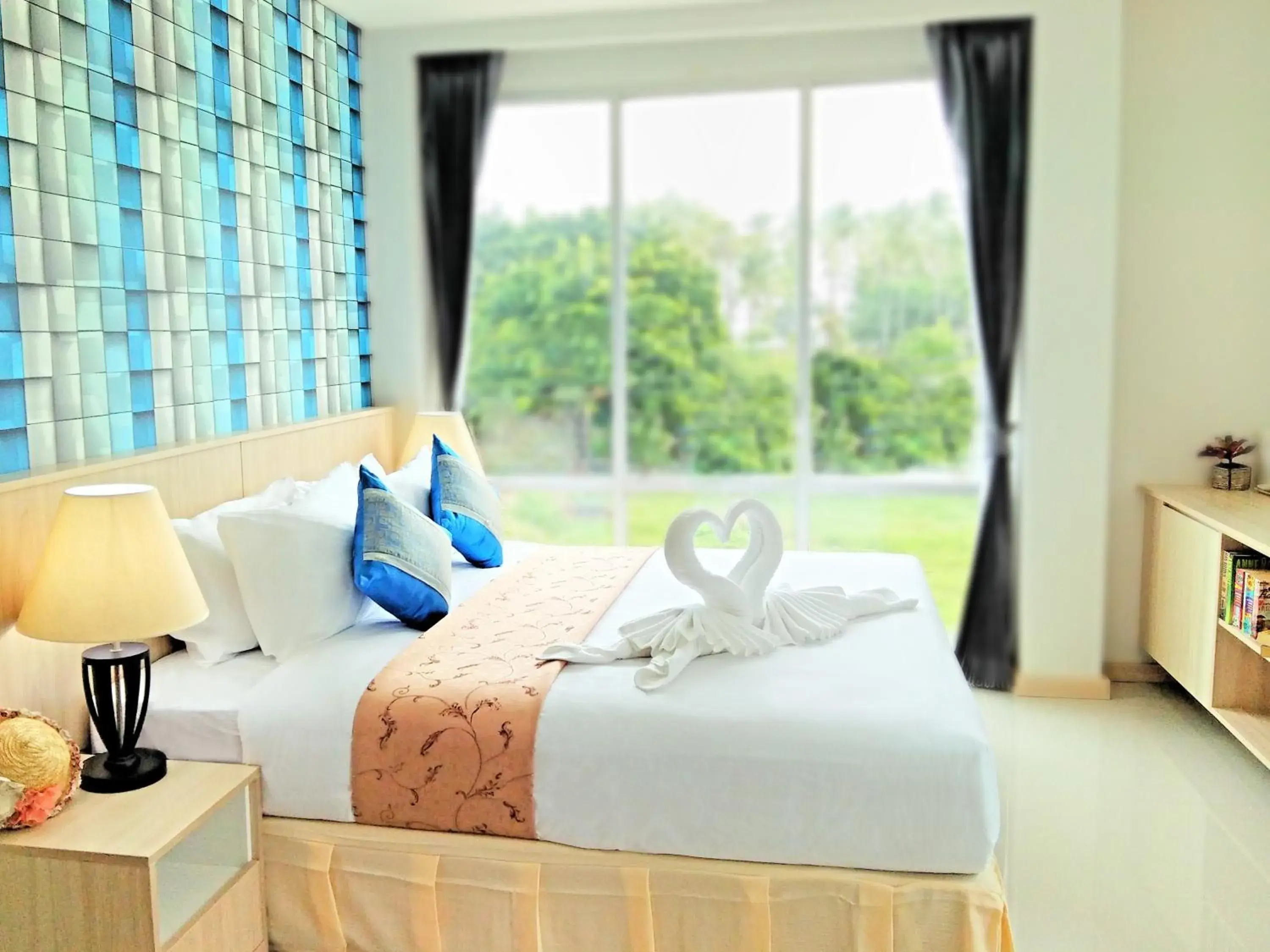Bed in The Wings Boutique Hotels Krabi Koh Lanta