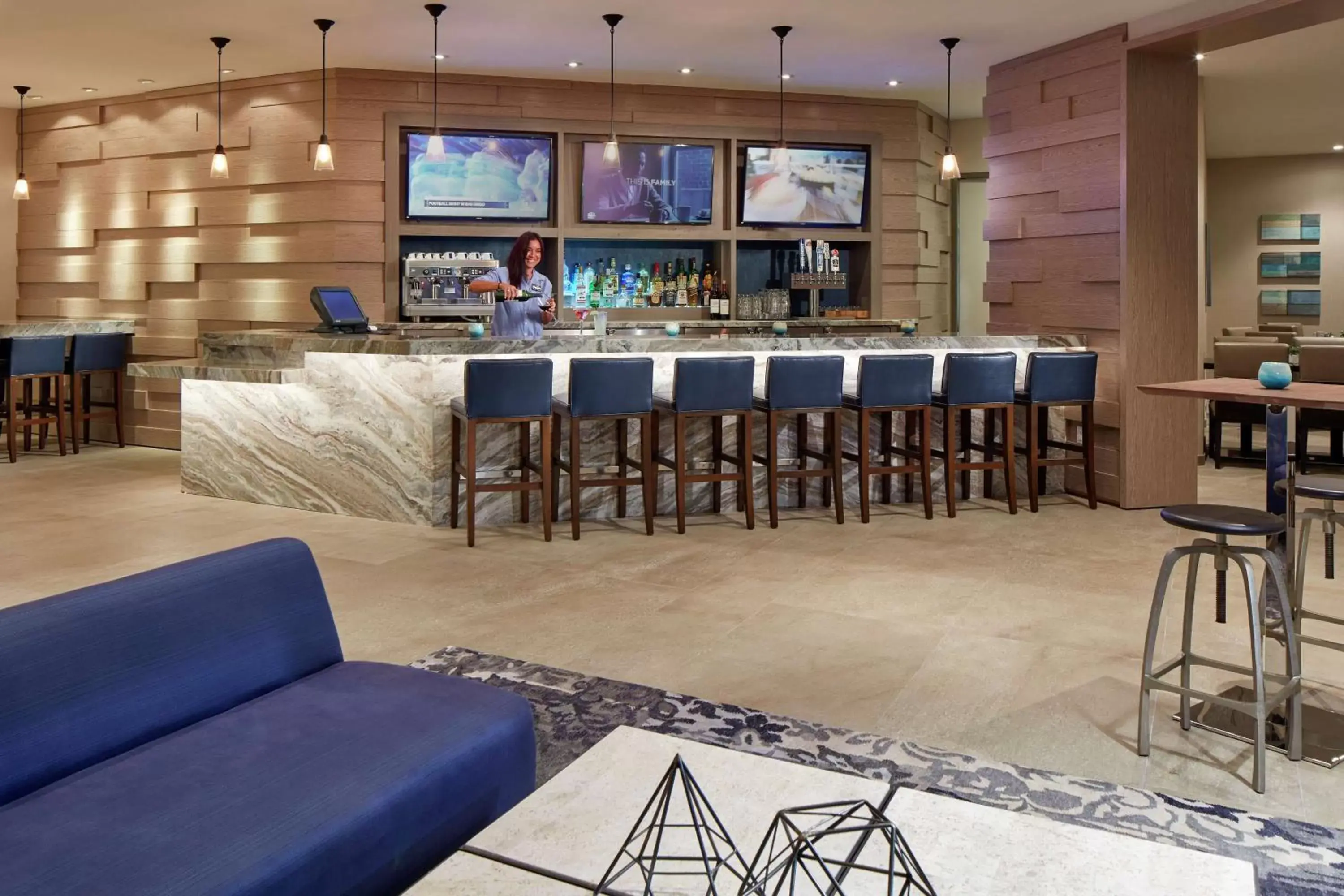 Lounge or bar in Hilton Garden Inn San Diego Mission Valley/Stadium Lounge or bar in Hilton Garden Inn San Diego Mission Valley/Stadium