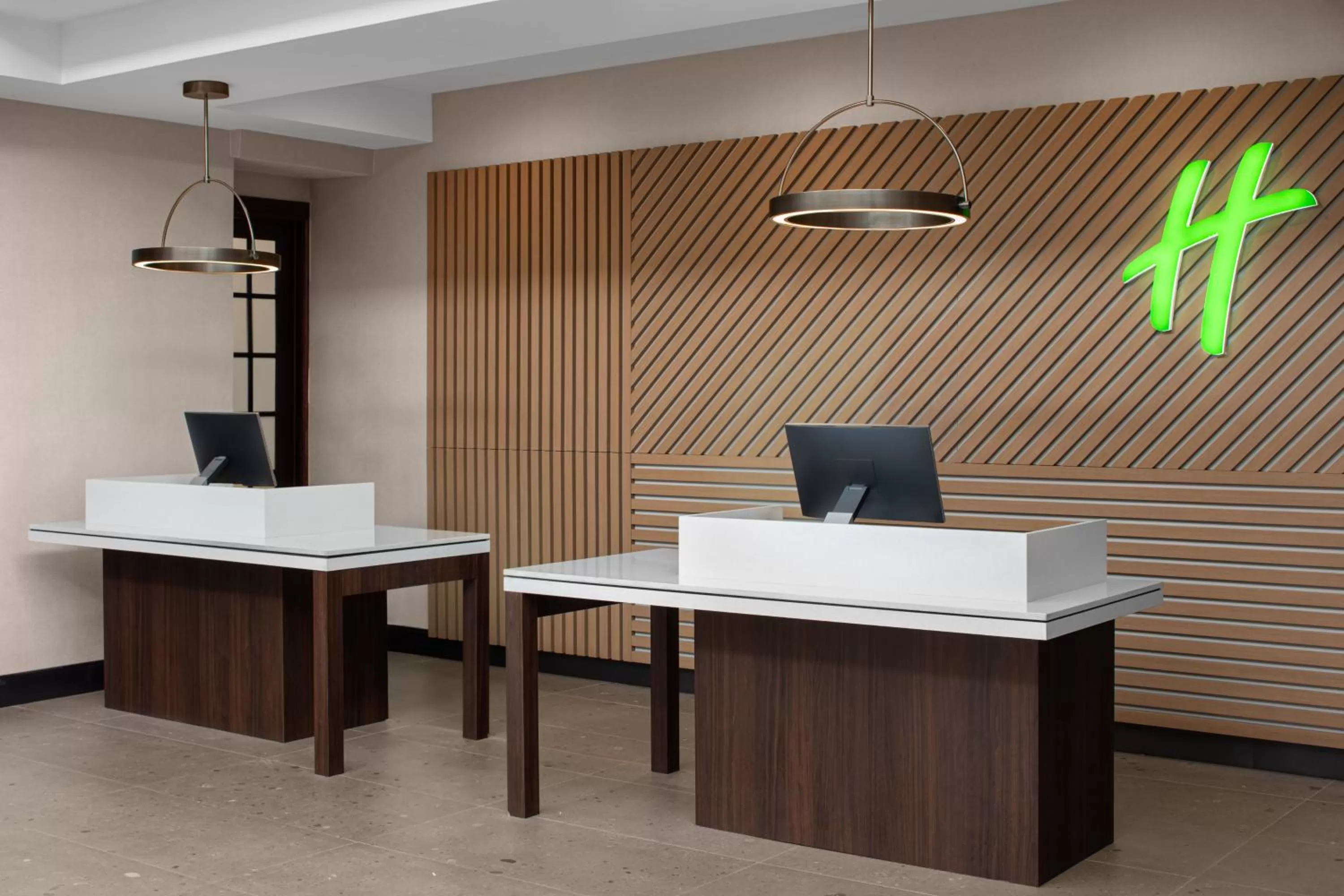 Property building in Holiday Inn Hasbrouck Heights-Meadowlands by IHG