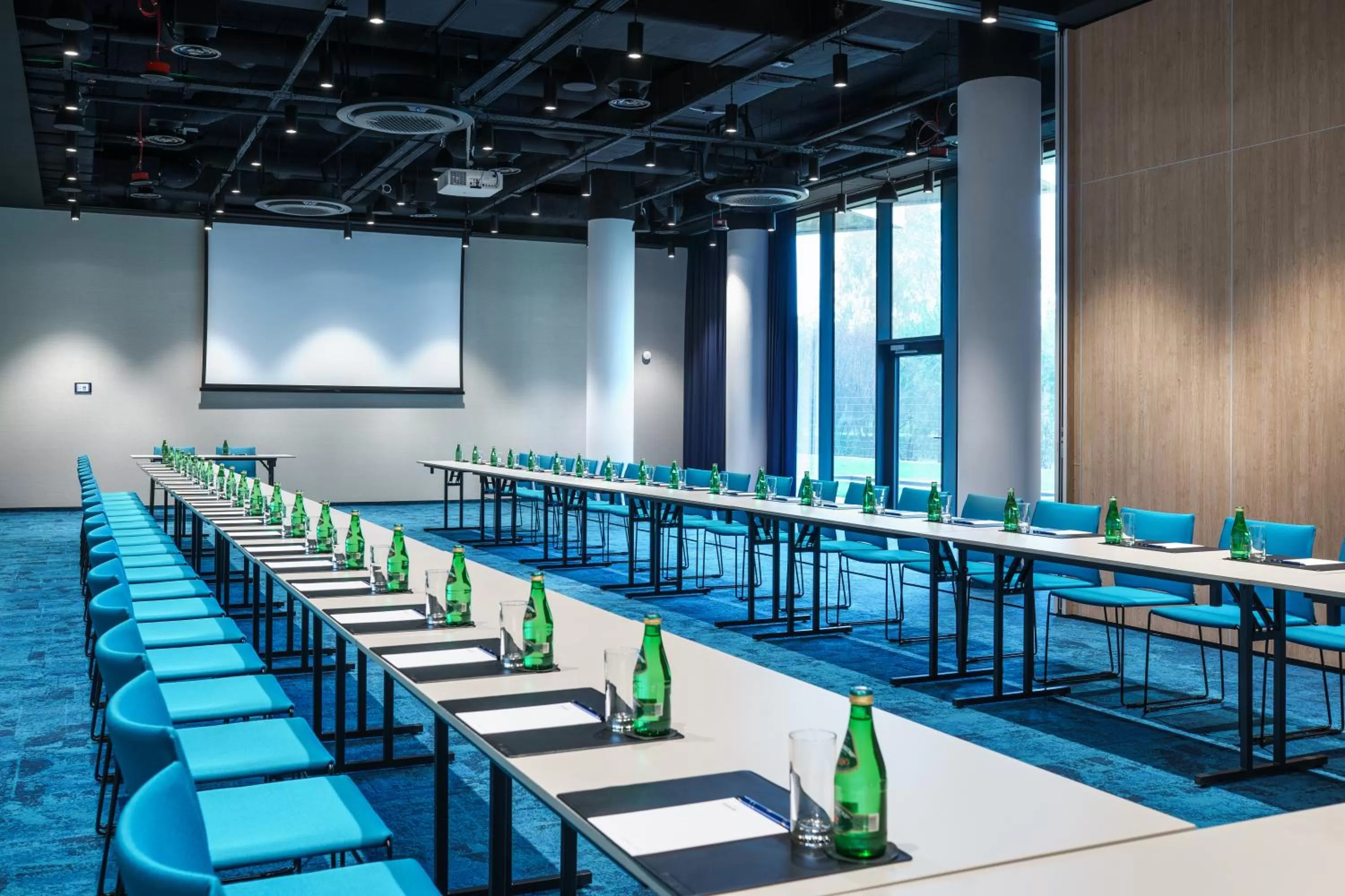 Business facilities in Seaside Park Hotel