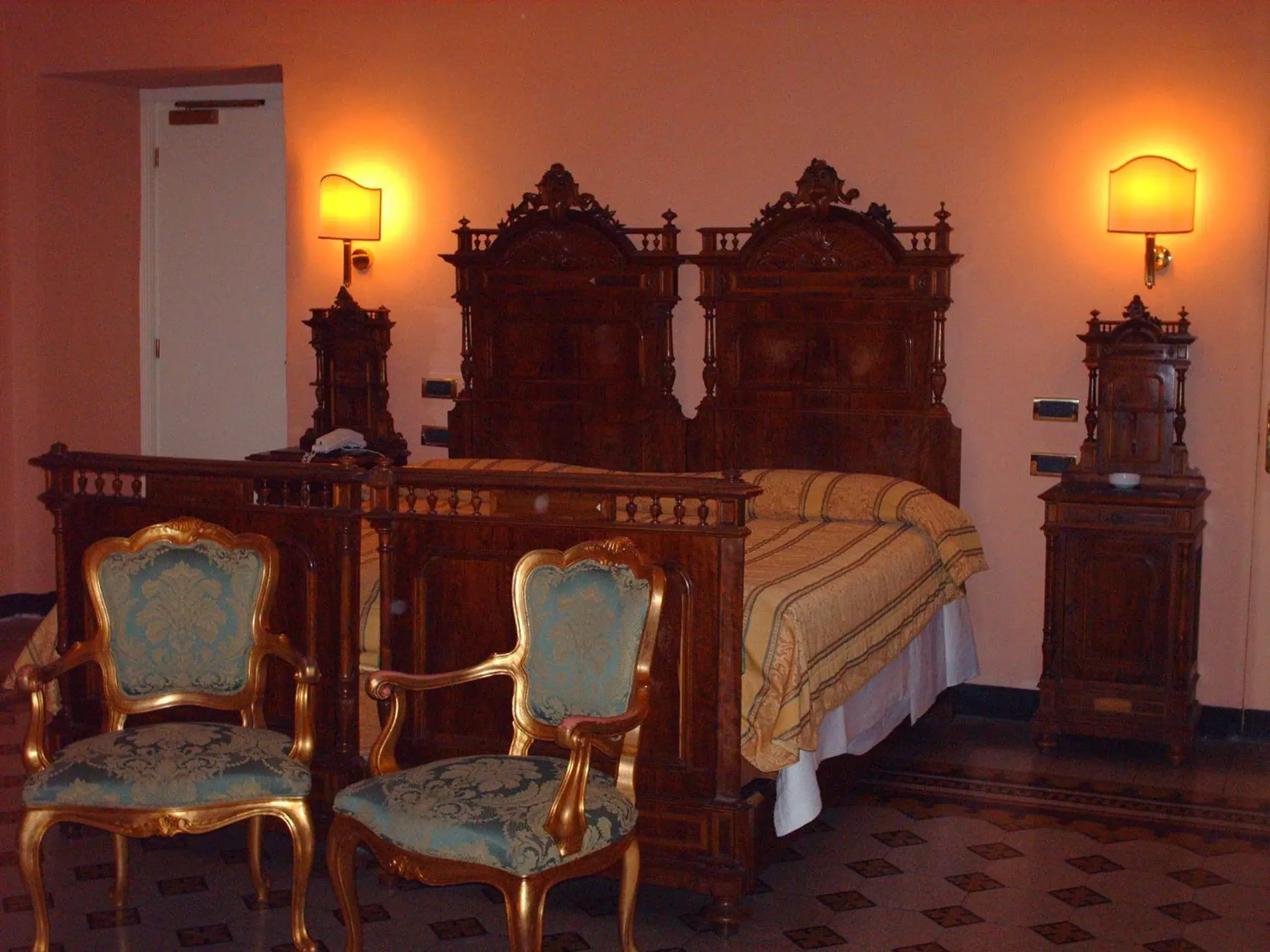 Bed, Seating Area in Grand Hotel Villa Balbi