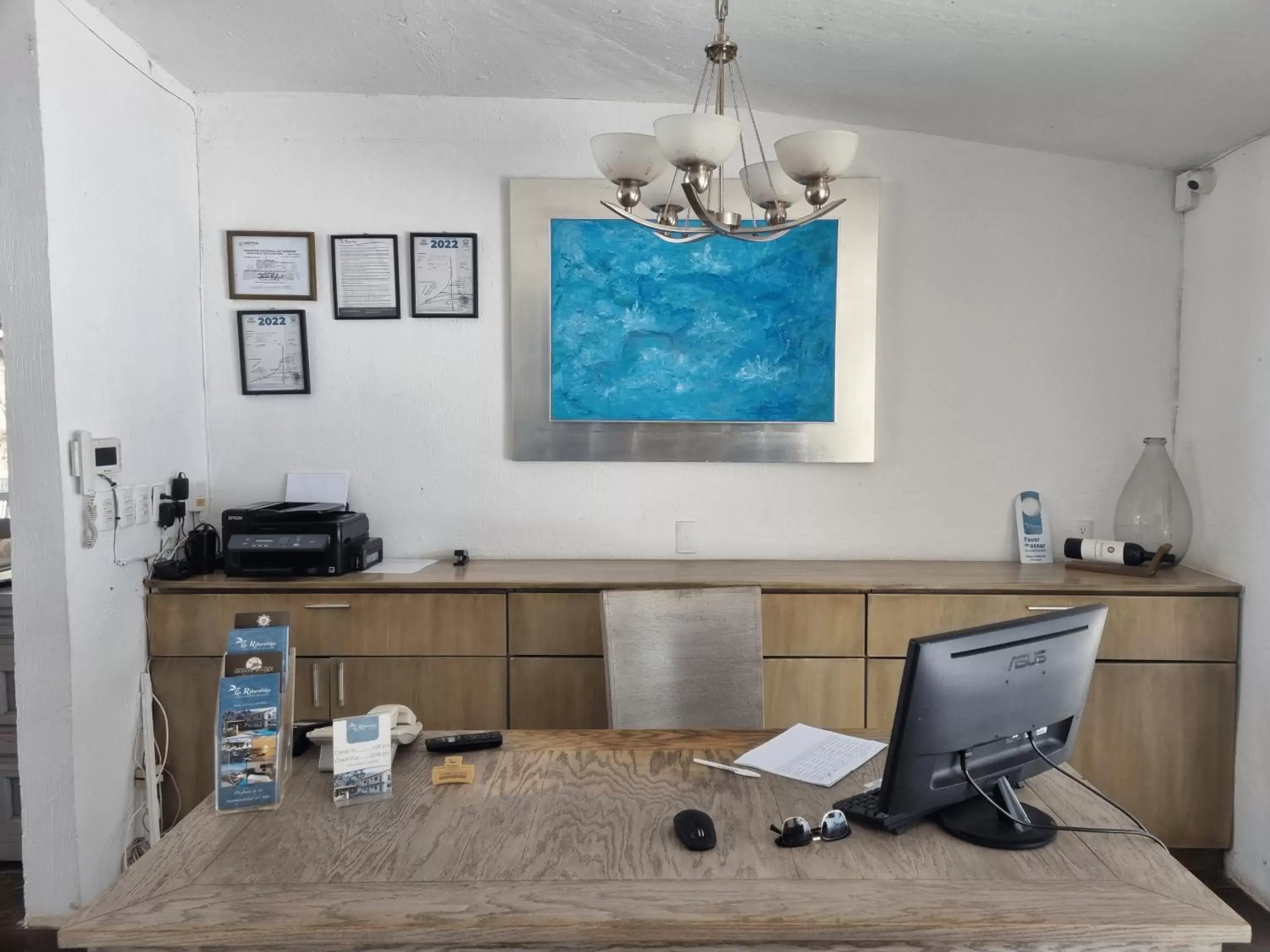 Lobby or reception, Kitchen/Kitchenette in Hotel La Ribereña