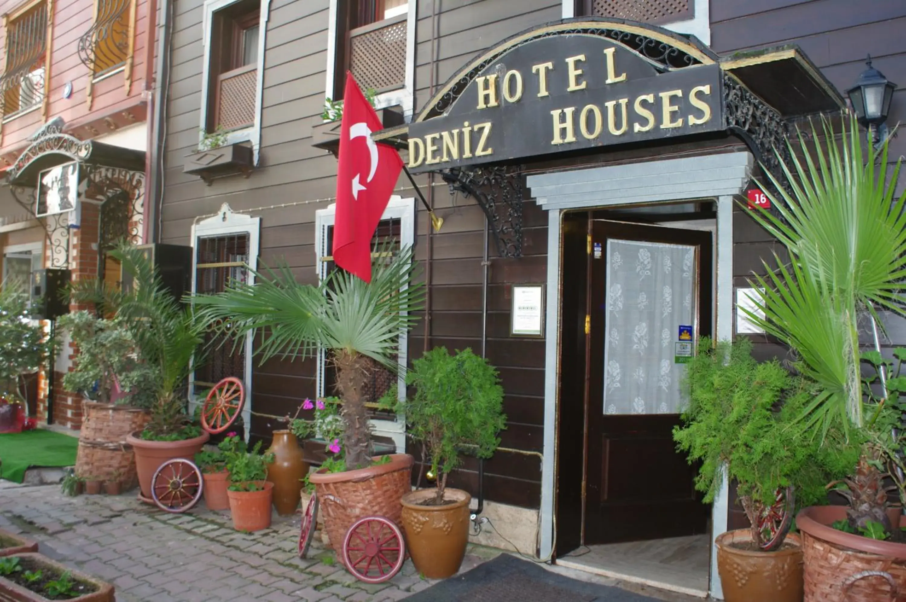 Property building in Deniz Houses