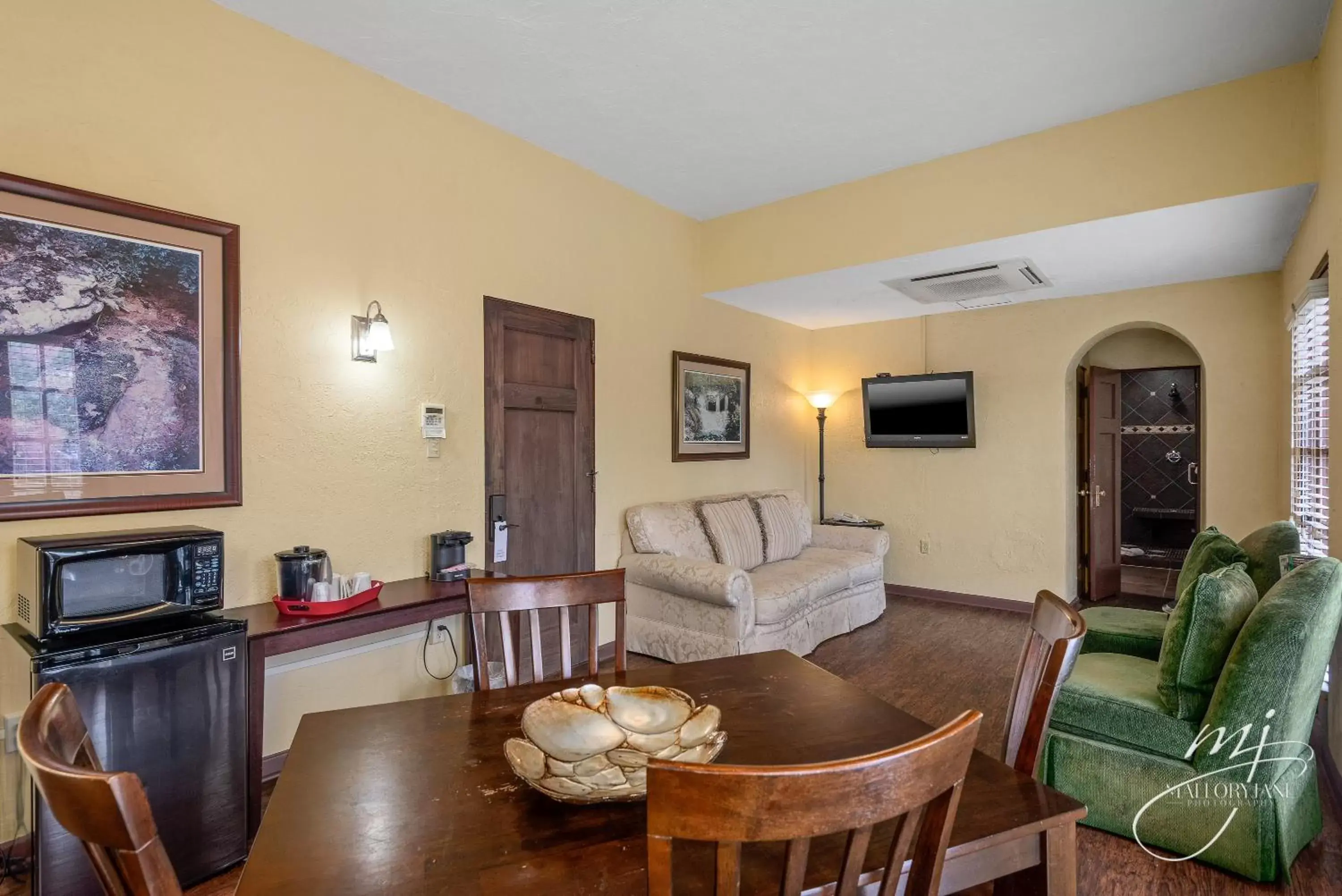 TV and multimedia, Seating Area in Hotel Seville