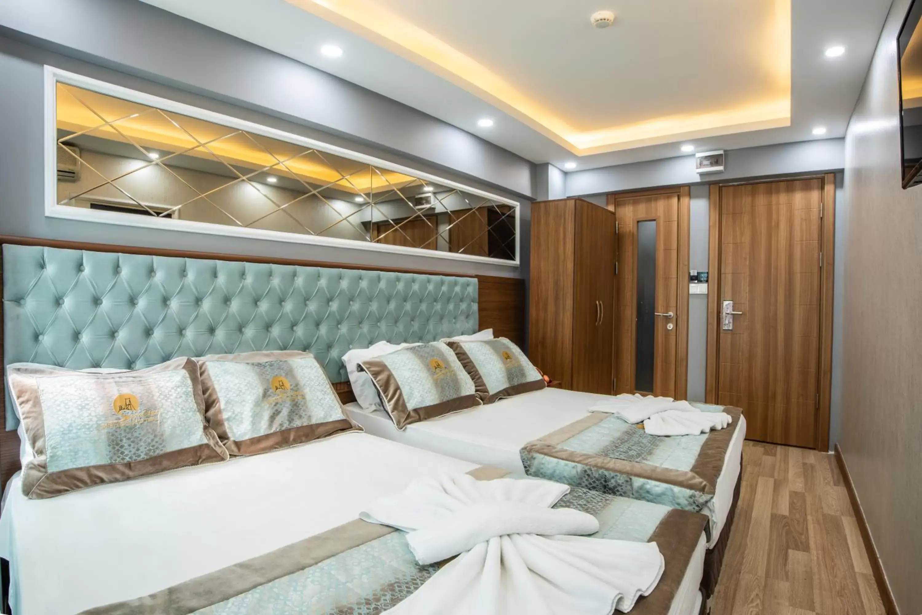 Photo of the whole room, Bed in Istanbul Sirkeci Hotel Photo of the whole room, Bed in Istanbul Sirkeci Hotel