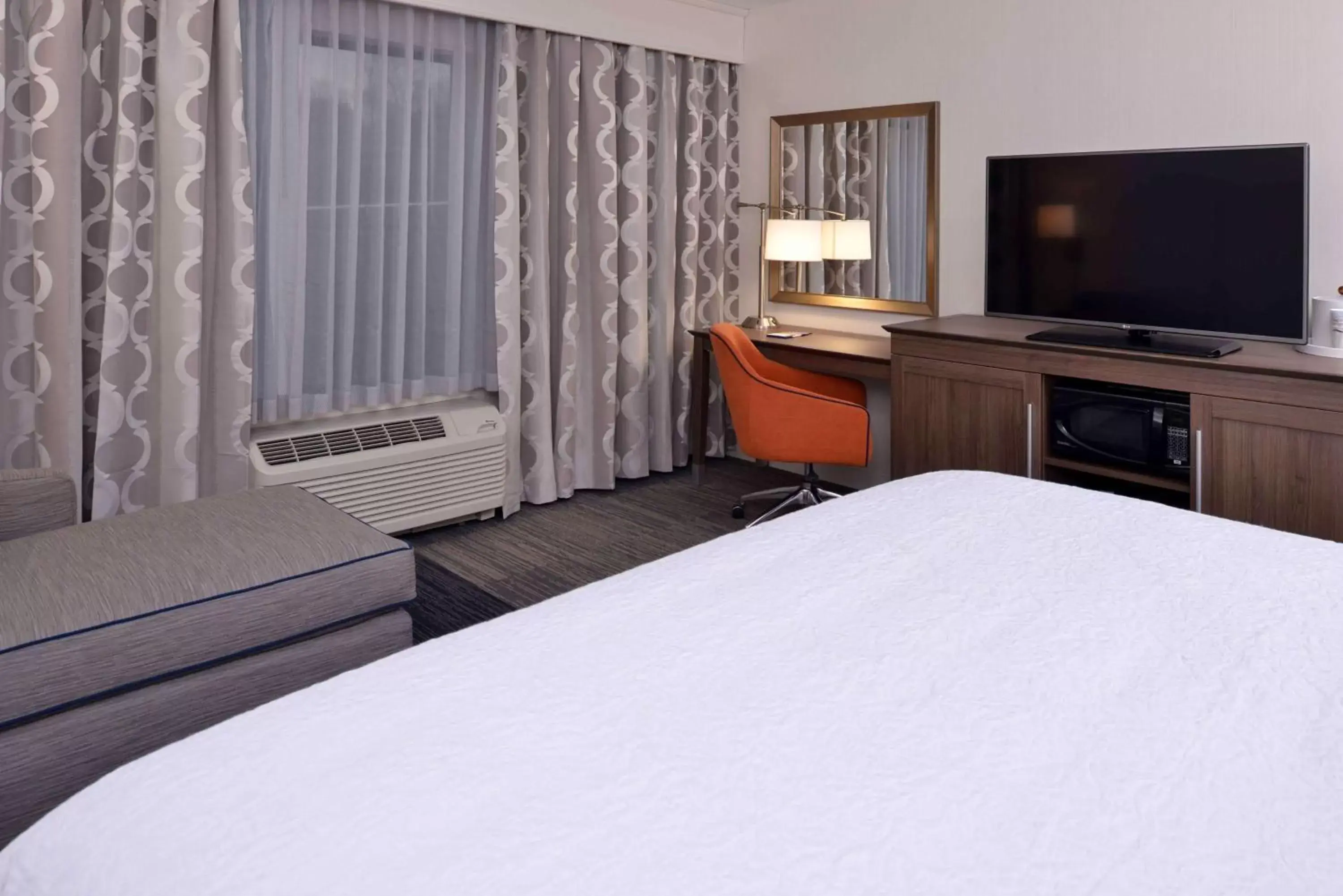 Bed, TV/Entertainment Center in Hampton Inn & Suites Albany-East Greenbush, NY