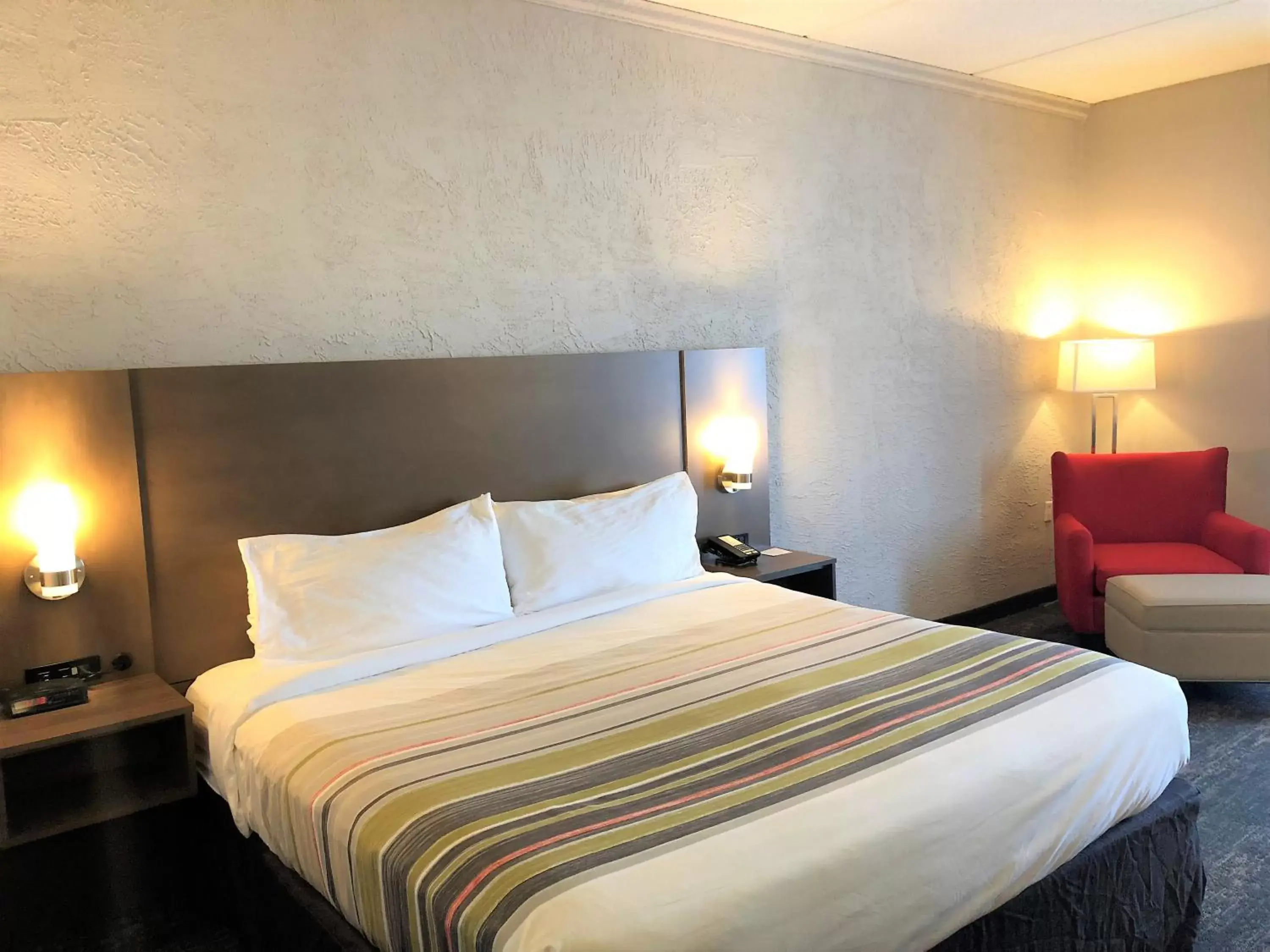 Photo of the whole room, Bed in Country Inn & Suites by Radisson, Mt. Pleasant-Racine West, WI