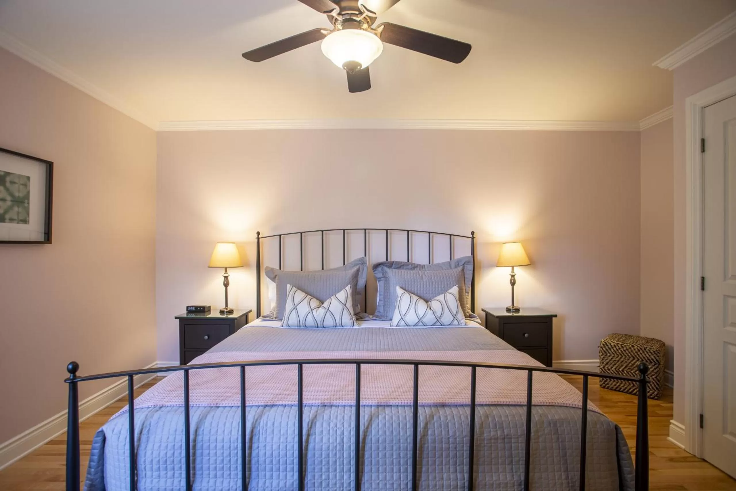 Bedroom, Bed in Les Dames du Lac