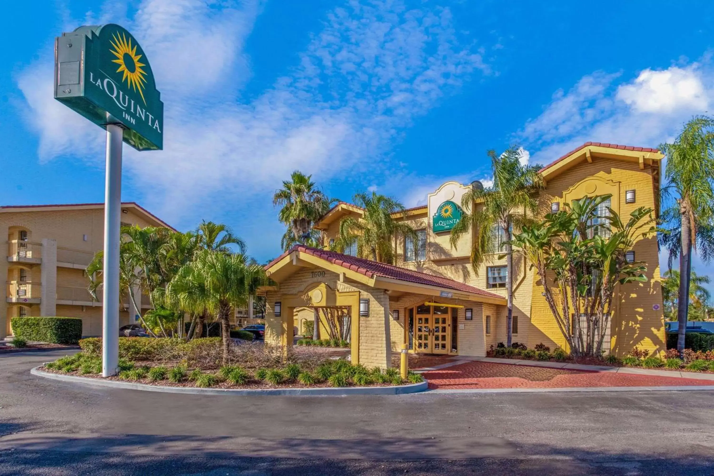 Property Building in La Quinta Inn by Wyndham Tampa Bay Pinellas Park Clearwater