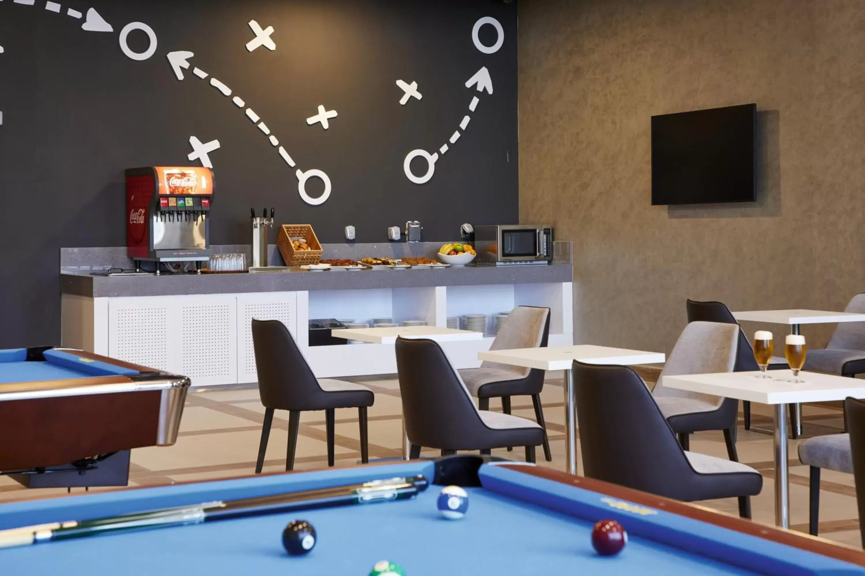 Lounge or bar, Billiards in Riu Dubai Beach Resort - All Inclusive