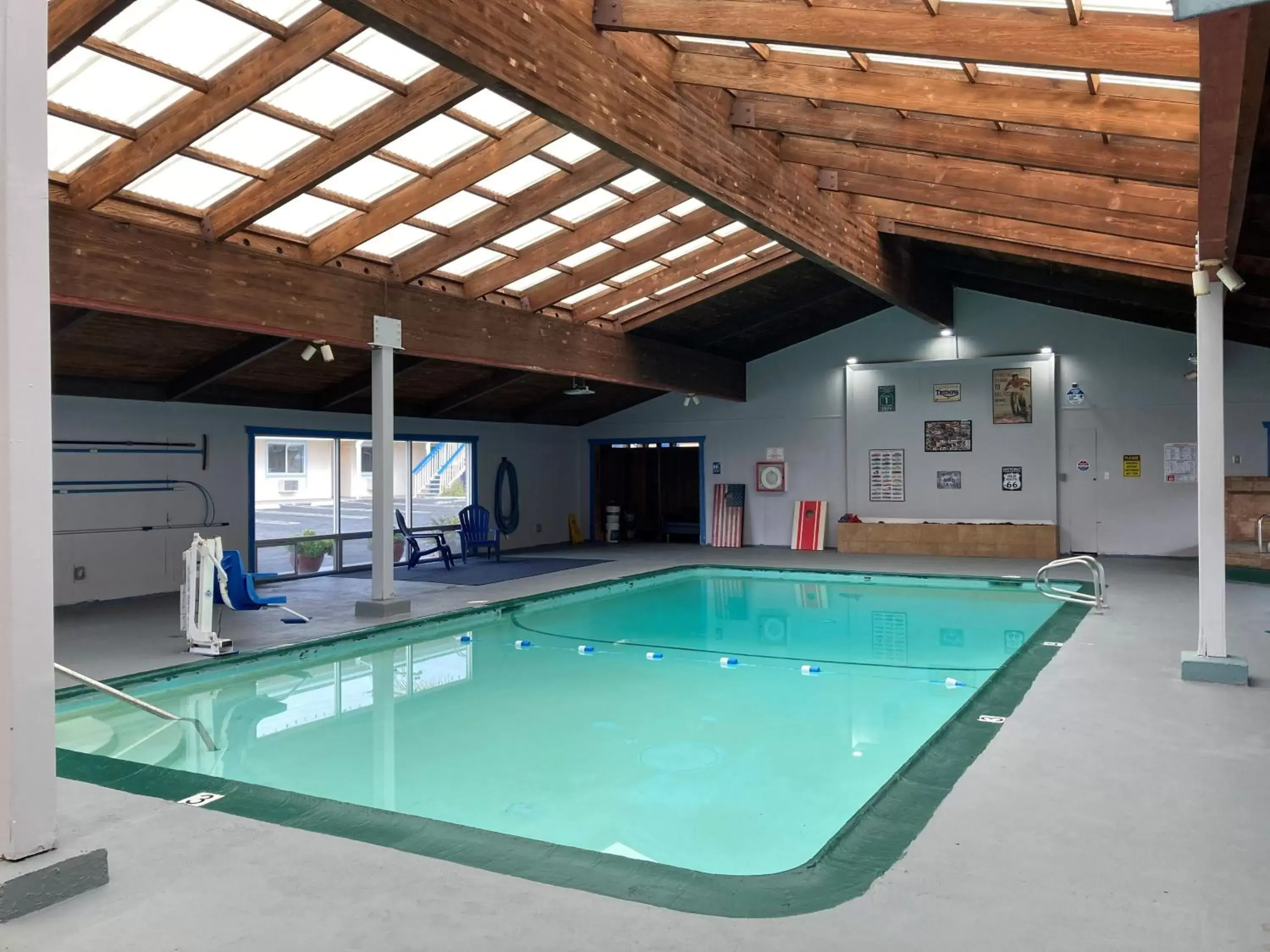 , Swimming Pool in Coast Riders Inn