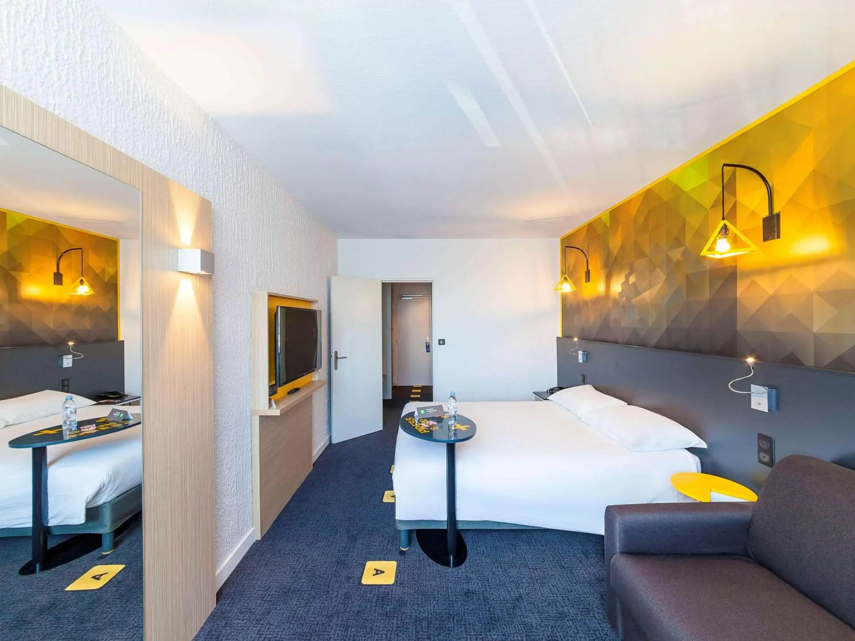 Photo of the whole room, Bed in ibis Styles Poitiers Nord