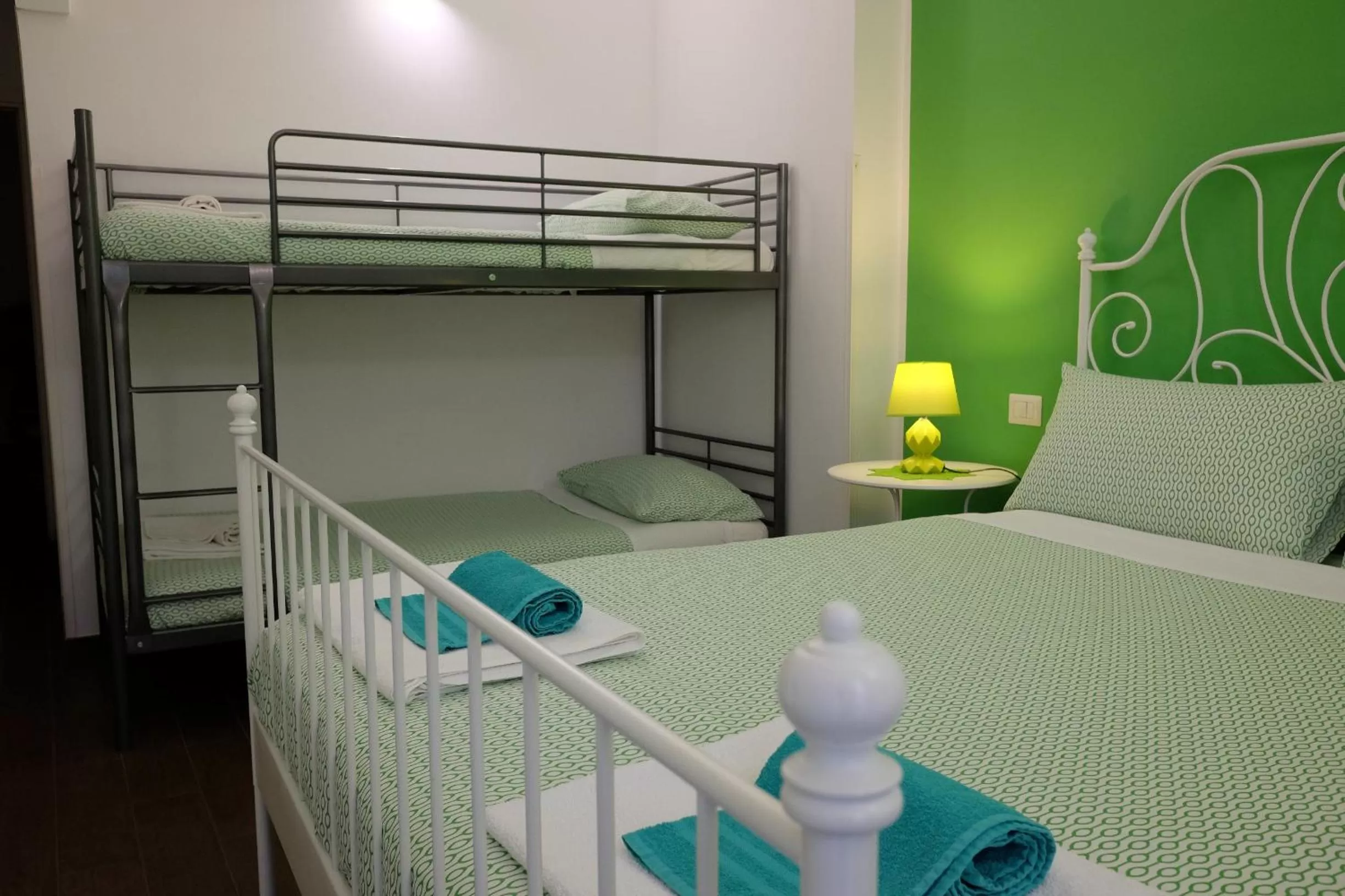 bunk bed, Bed in Buonocore Rooms