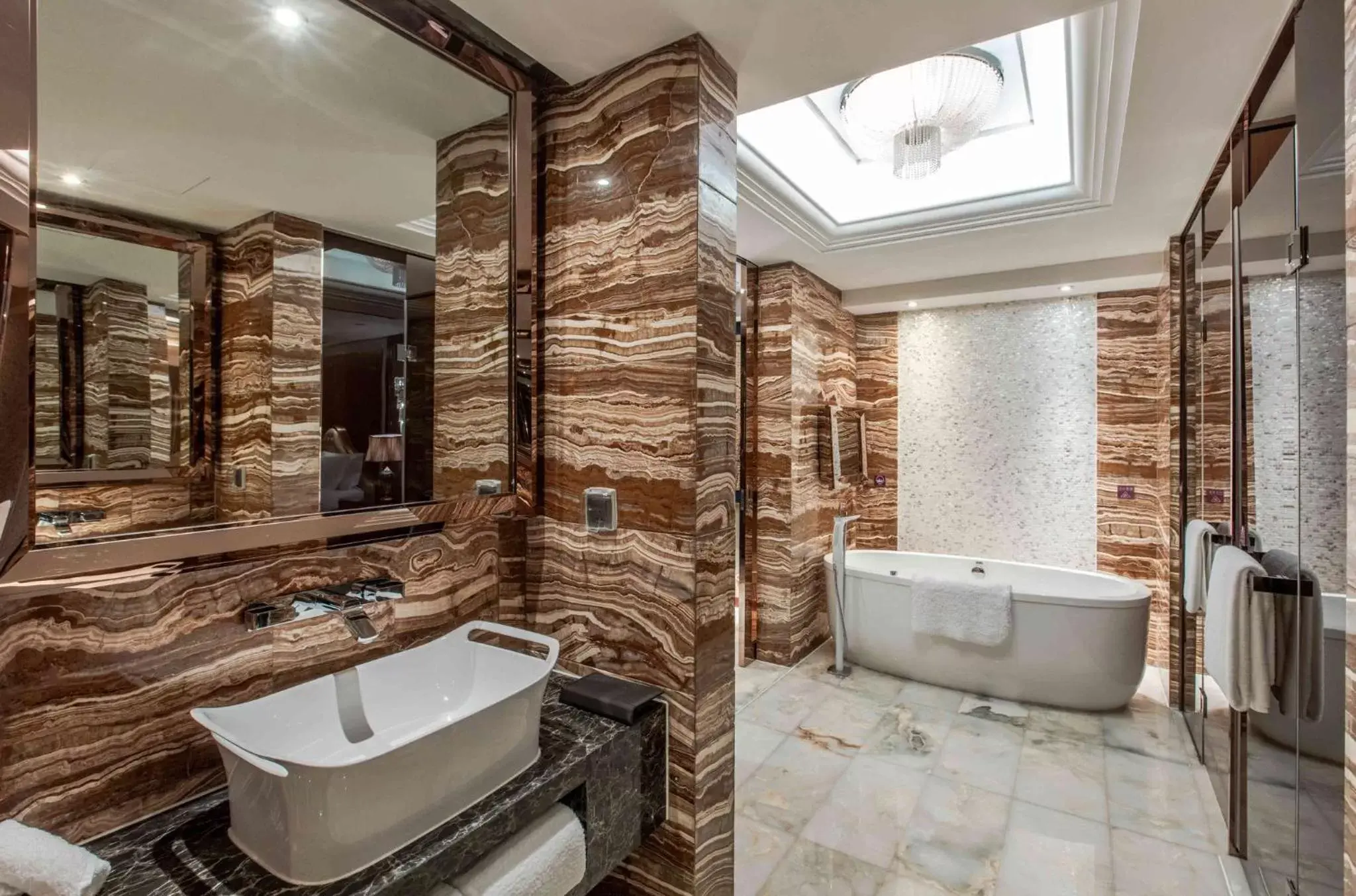 Photo of the whole room, Bathroom in Crowne Plaza Hotel Lanzhou, an IHG Hotel