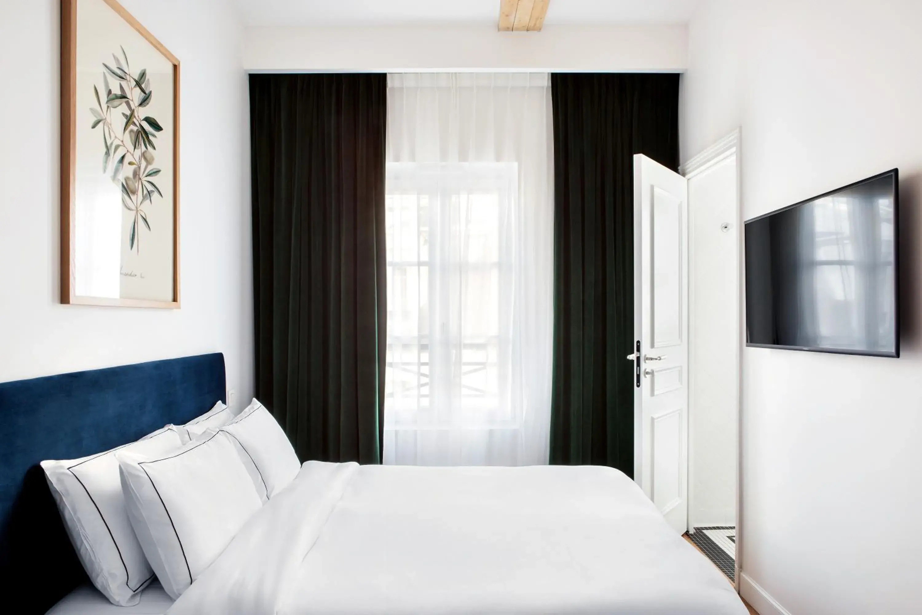 TV and multimedia, Bed in Hotel Rendez-Vous Batignolles