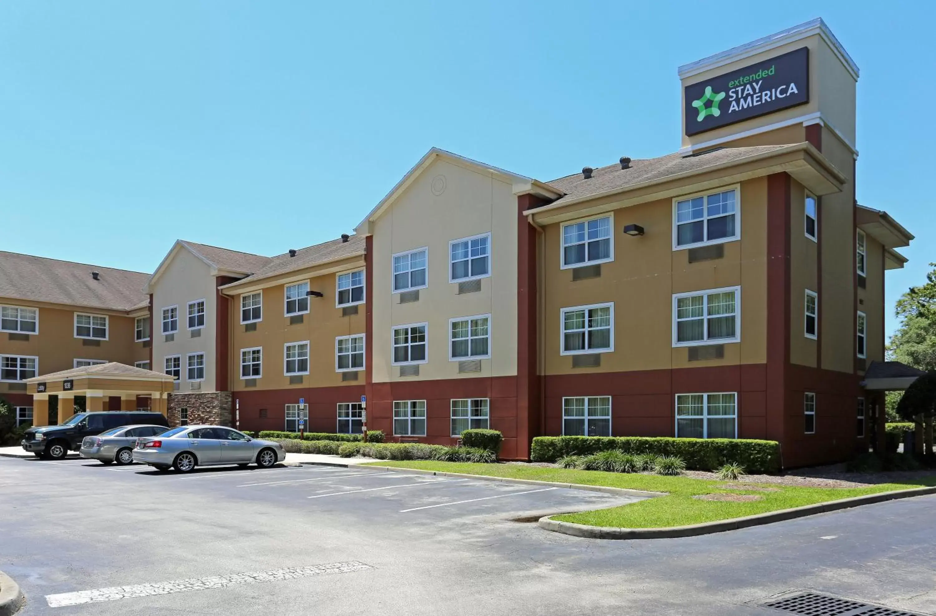Property building in Extended Stay America Suites - Orlando - Lake Mary - 1036 Greenwood Blvd