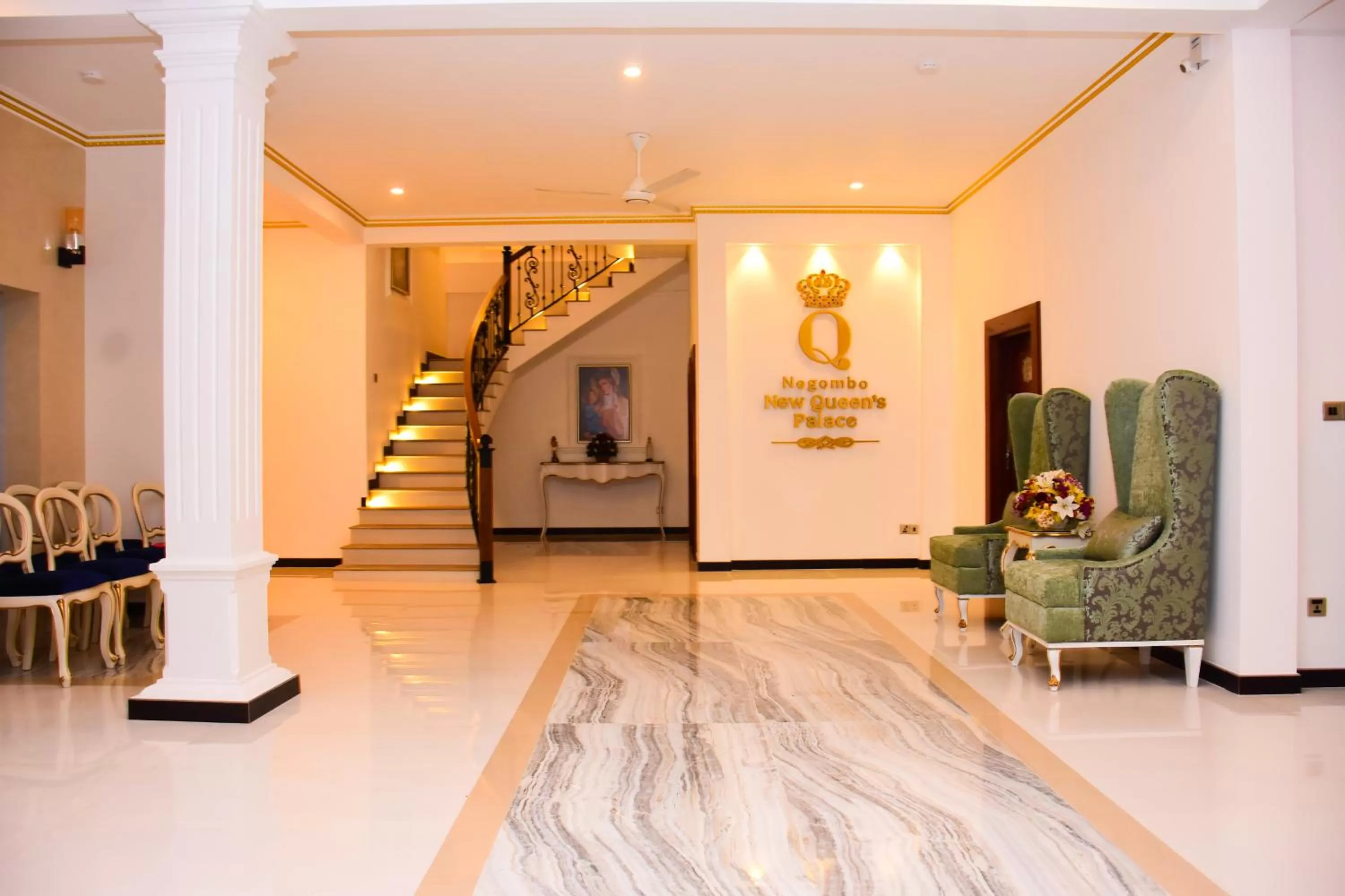 Lobby or reception in Negombo New Queen's Palace