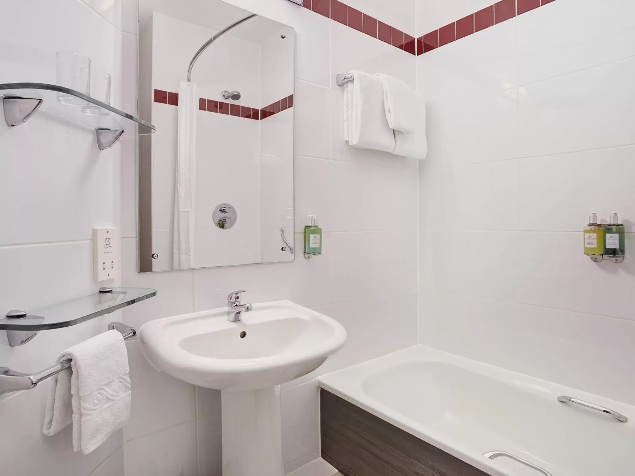 Bathroom in Leonardo Hotel Southampton - formerly Jurys Inn