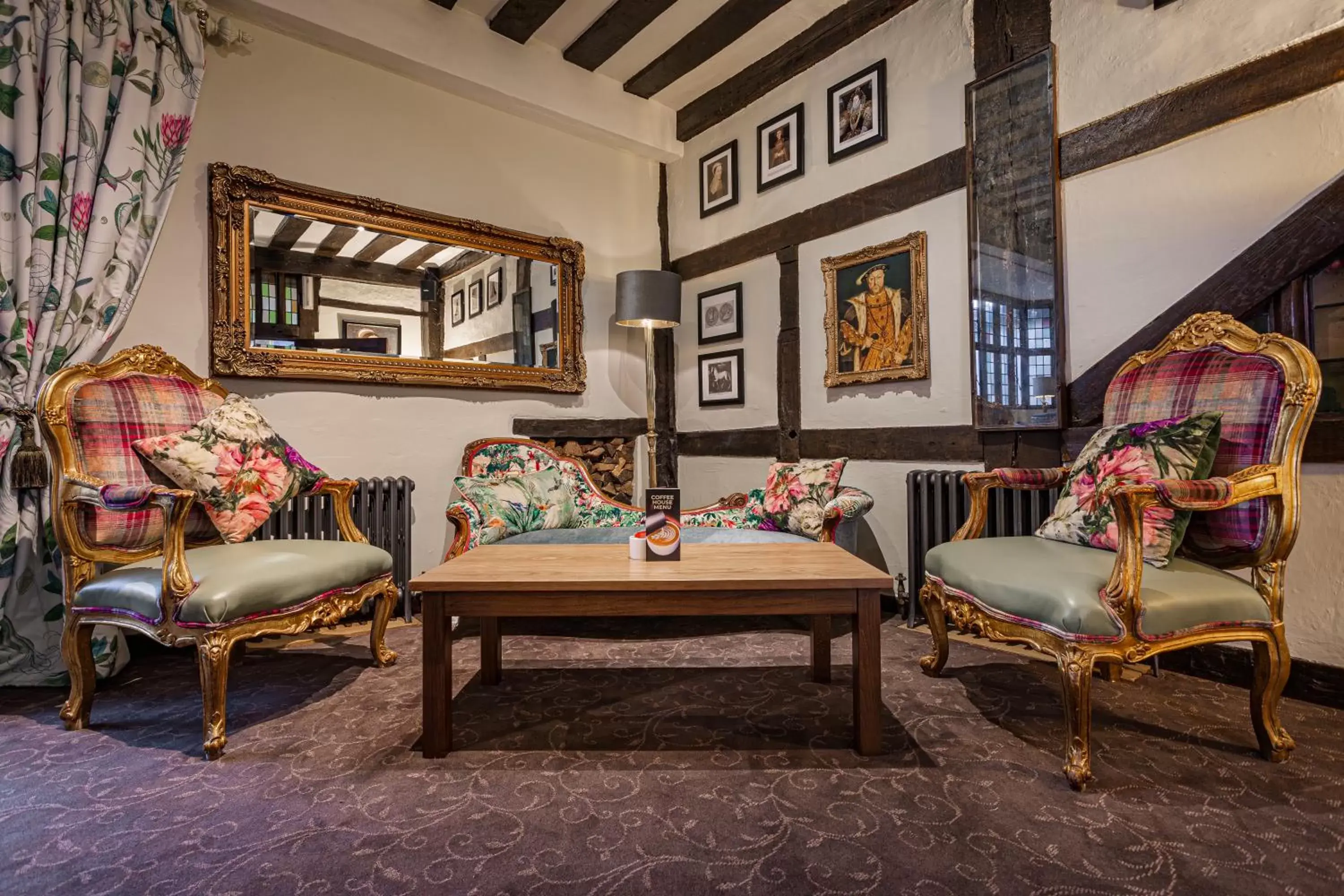 Lounge or bar, Seating Area in The White Horse Hotel, Romsey, Hampshire