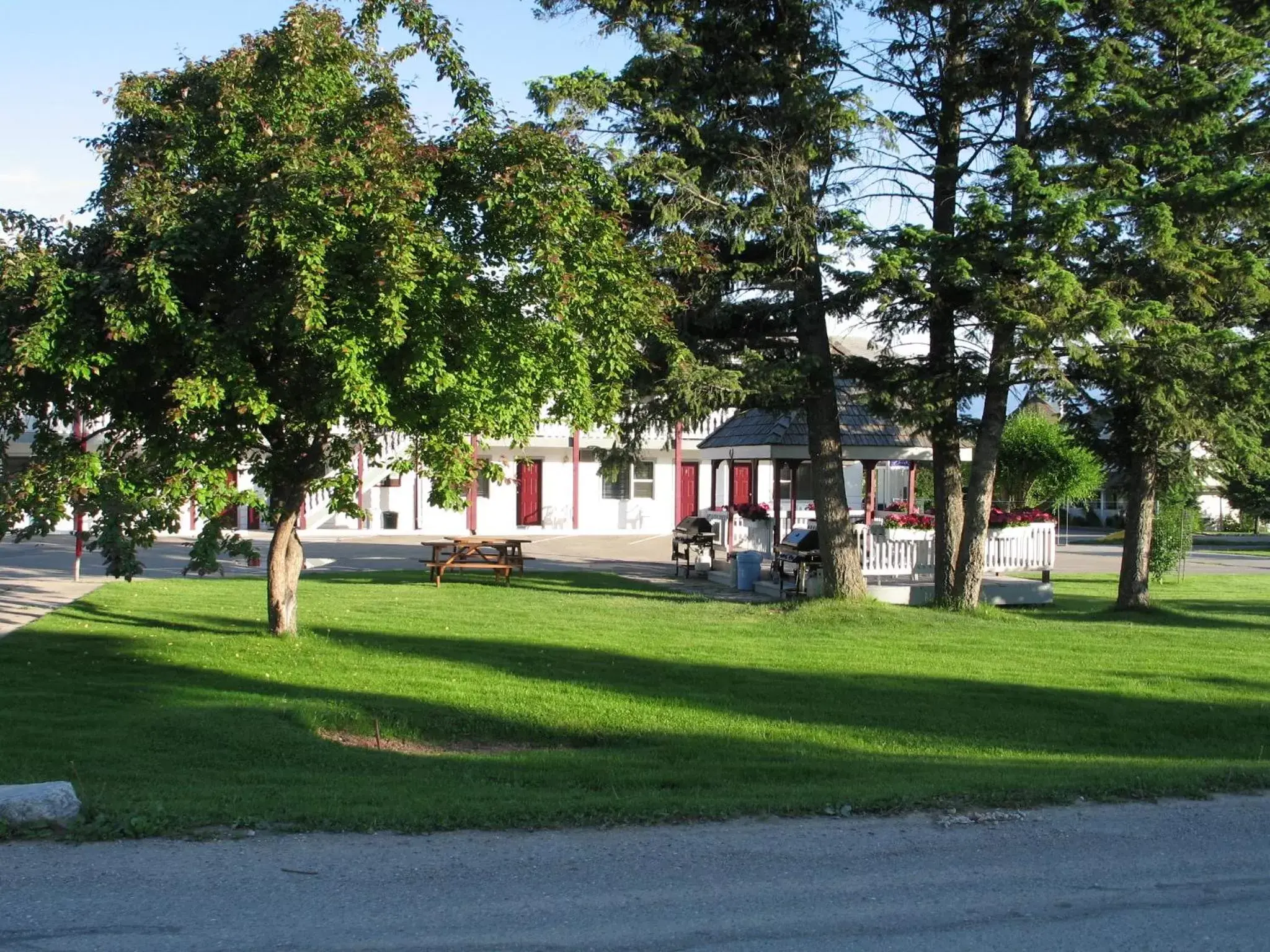 Facade/entrance, Property Building in Mountain Springs Motel