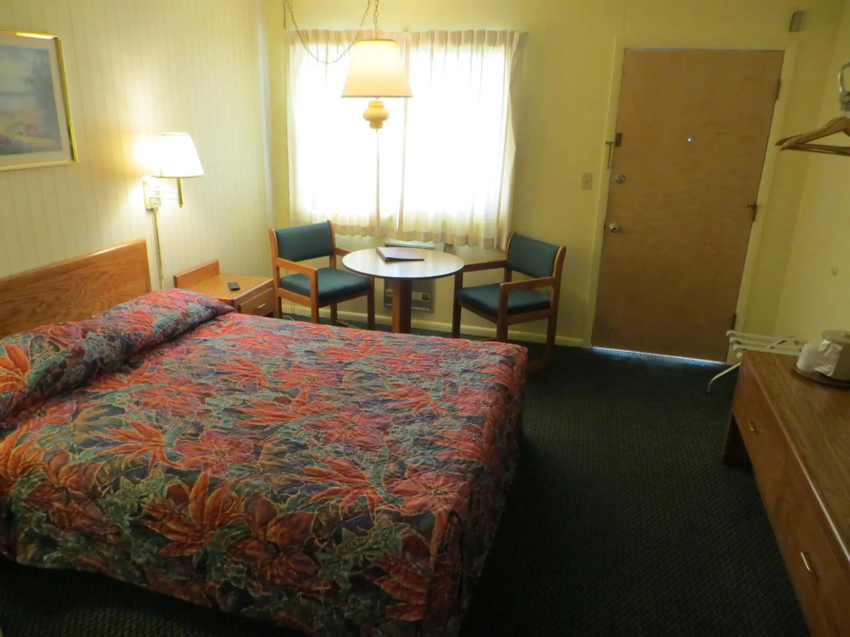 Bed in Starlite Budget Inn