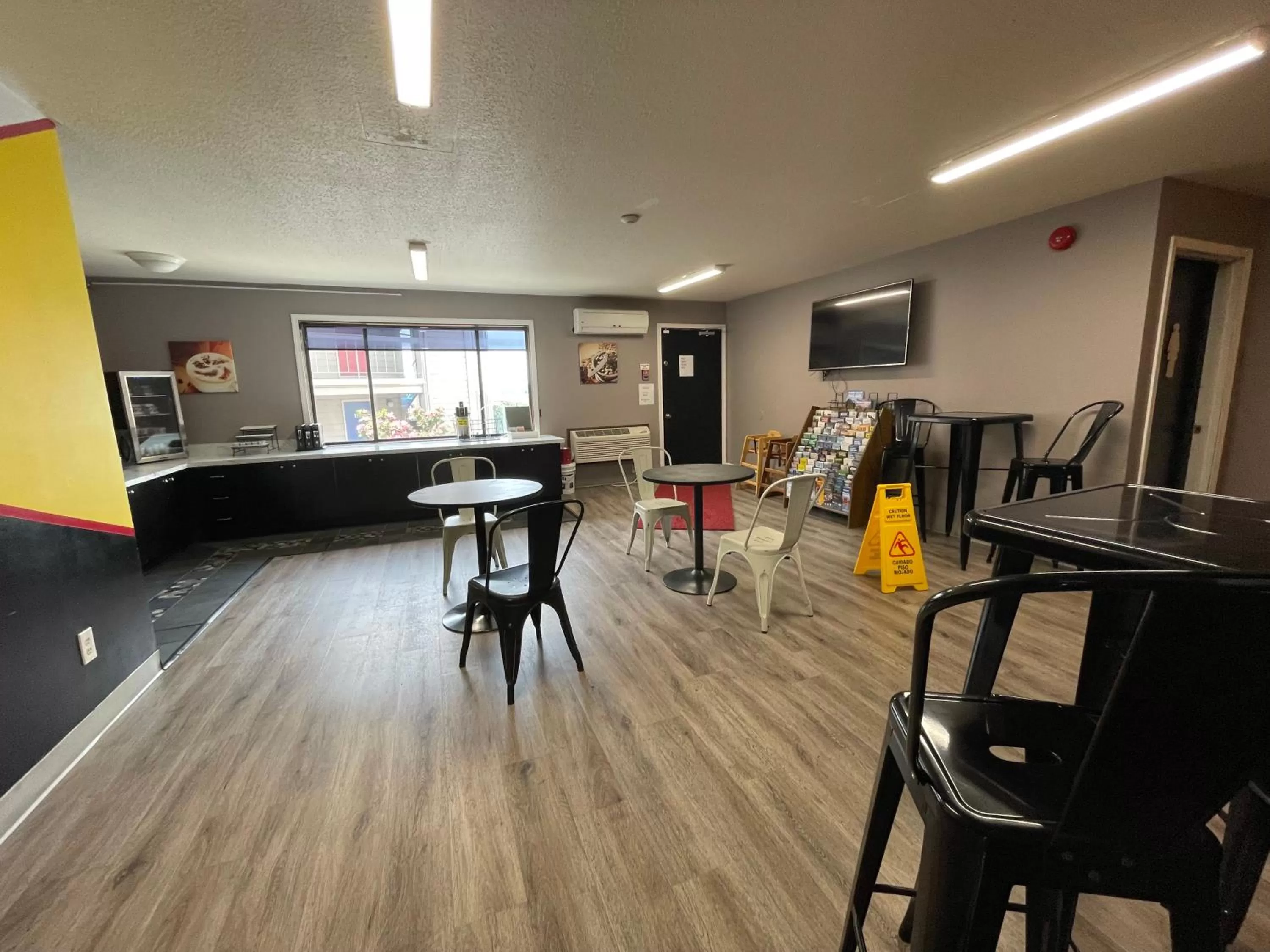 Breakfast in Sunnyside Inn and Suites