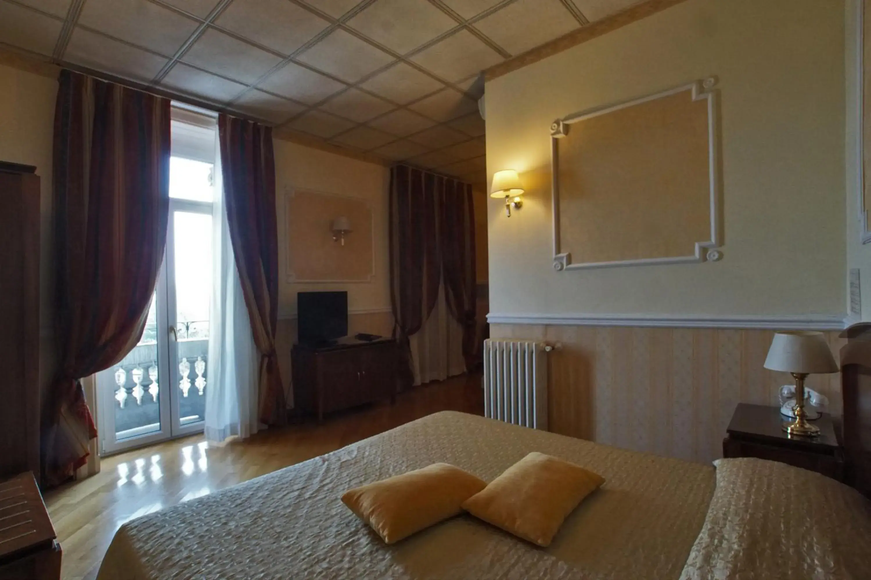 Bed in Grand Hotel Regina Salsomaggiore